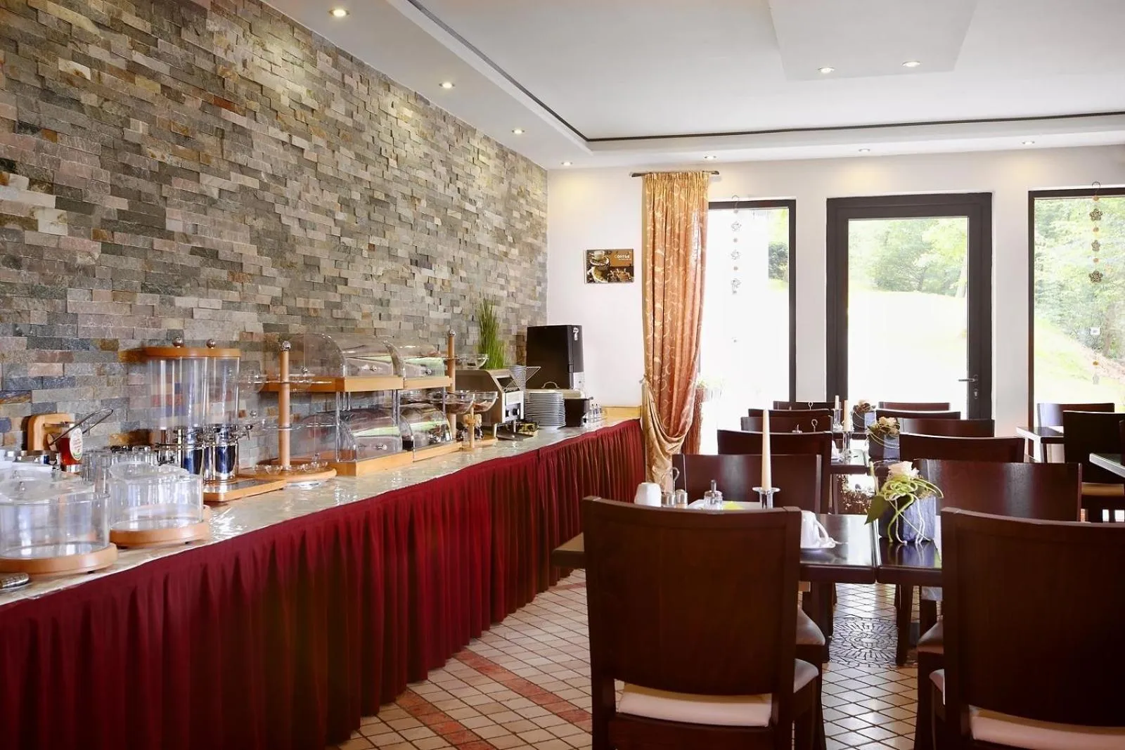 Restaurant/places to eat in Landhotel Lembergblick