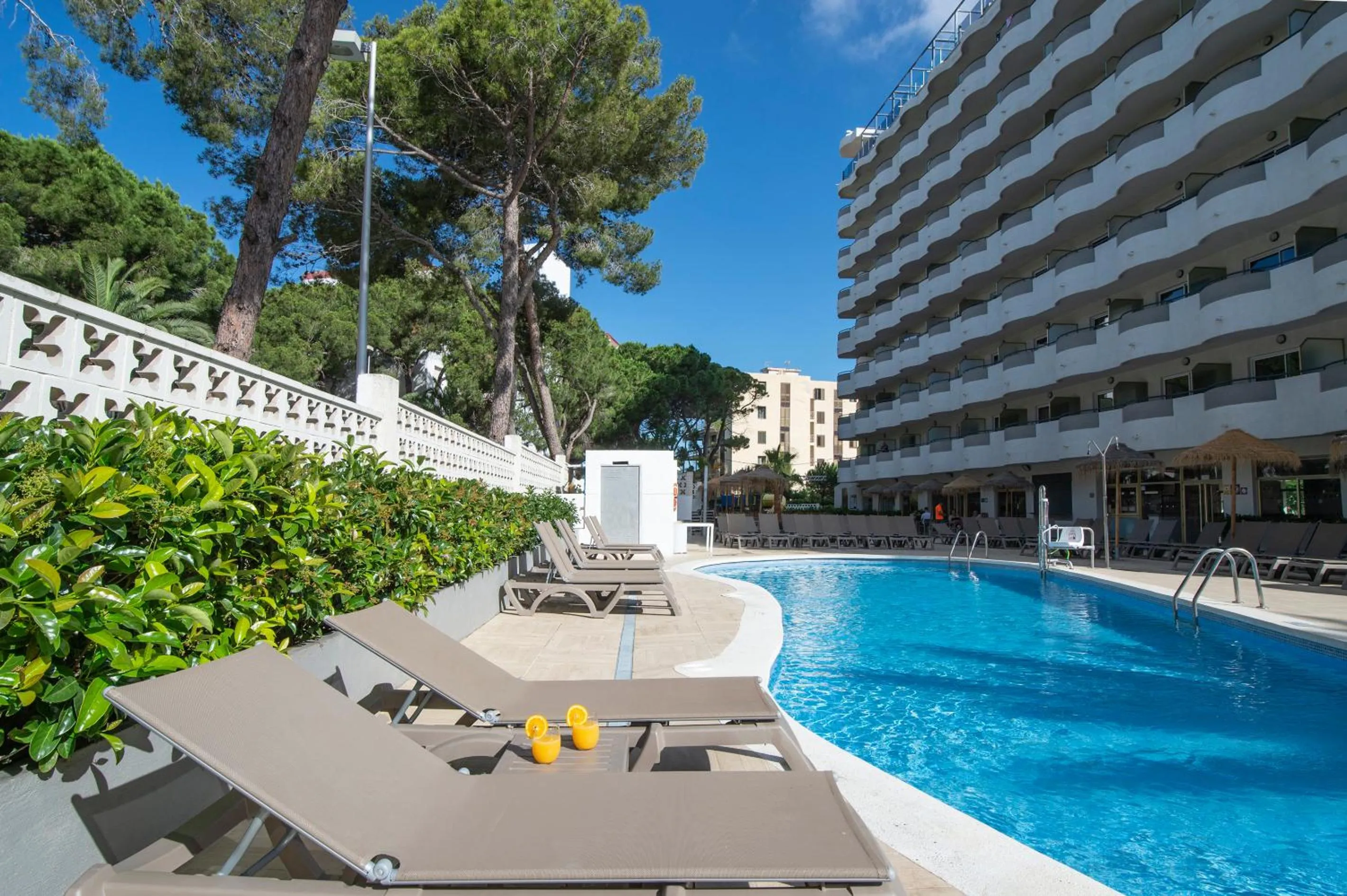 Swimming pool in Hotel Salou Sunset - Adults Recommended - by Pierre & Vacances