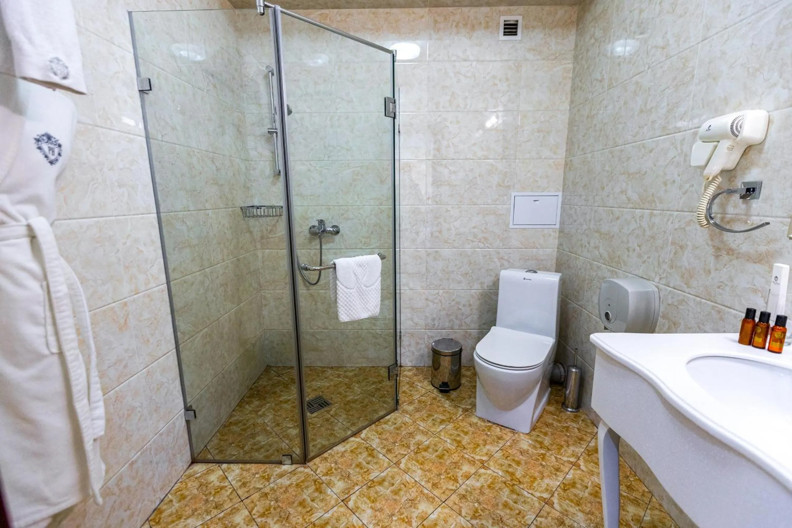 Shower in Plaza Hotel Almaty