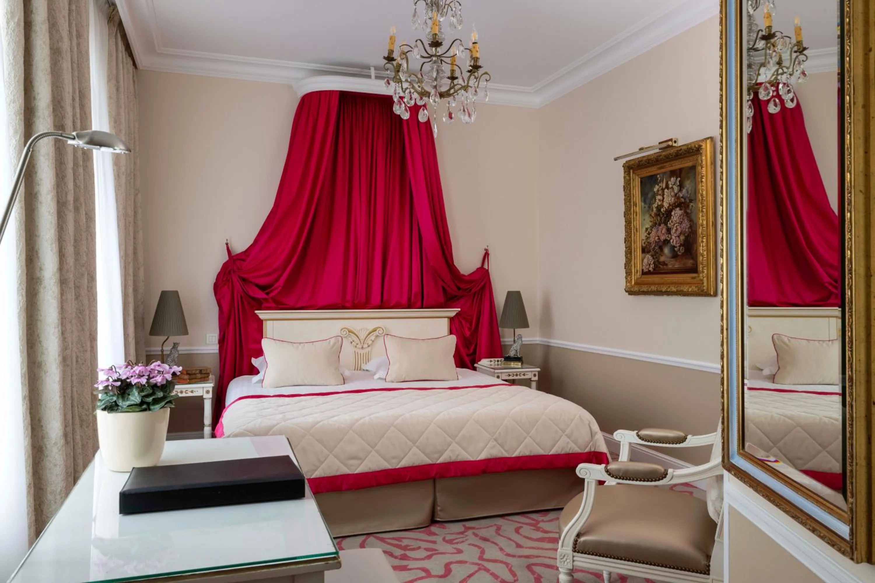 Bedroom, Bed in Hotel & Spa Saint-Jacques
