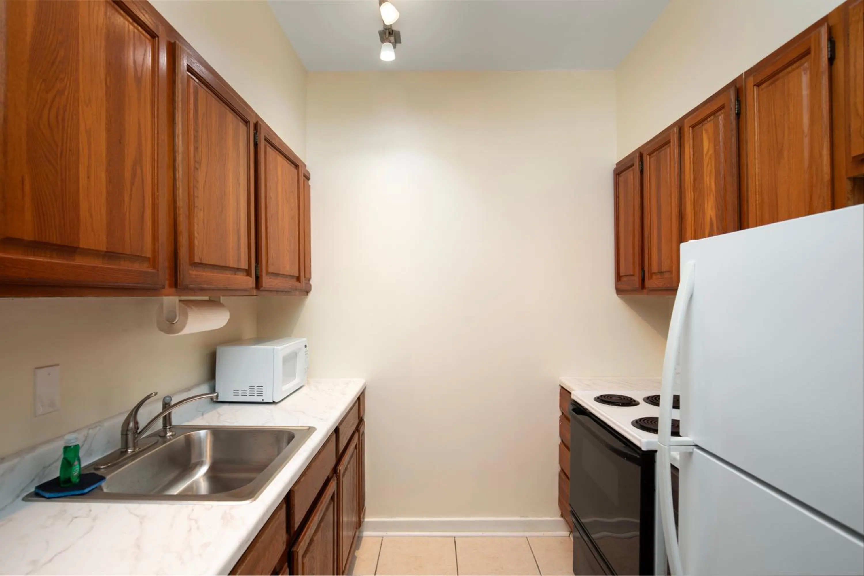 Kitchen or kitchenette in Southernmost Inn Adult Exclusive