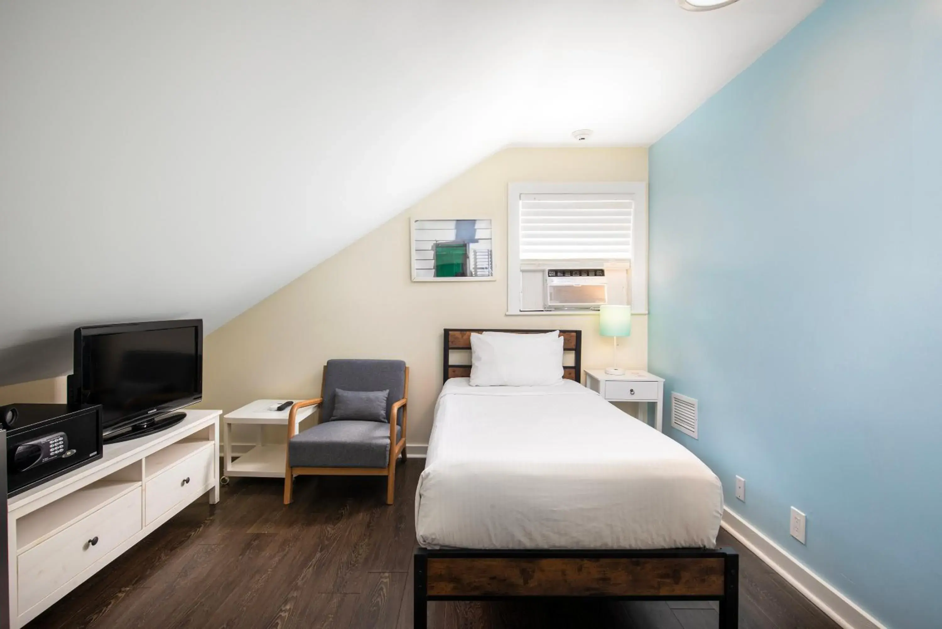 Southernmost Attic Single Bed in Southernmost Inn Adult Exclusive Southernmost Attic Single Bed in Southernmost Inn Adult Exclusive