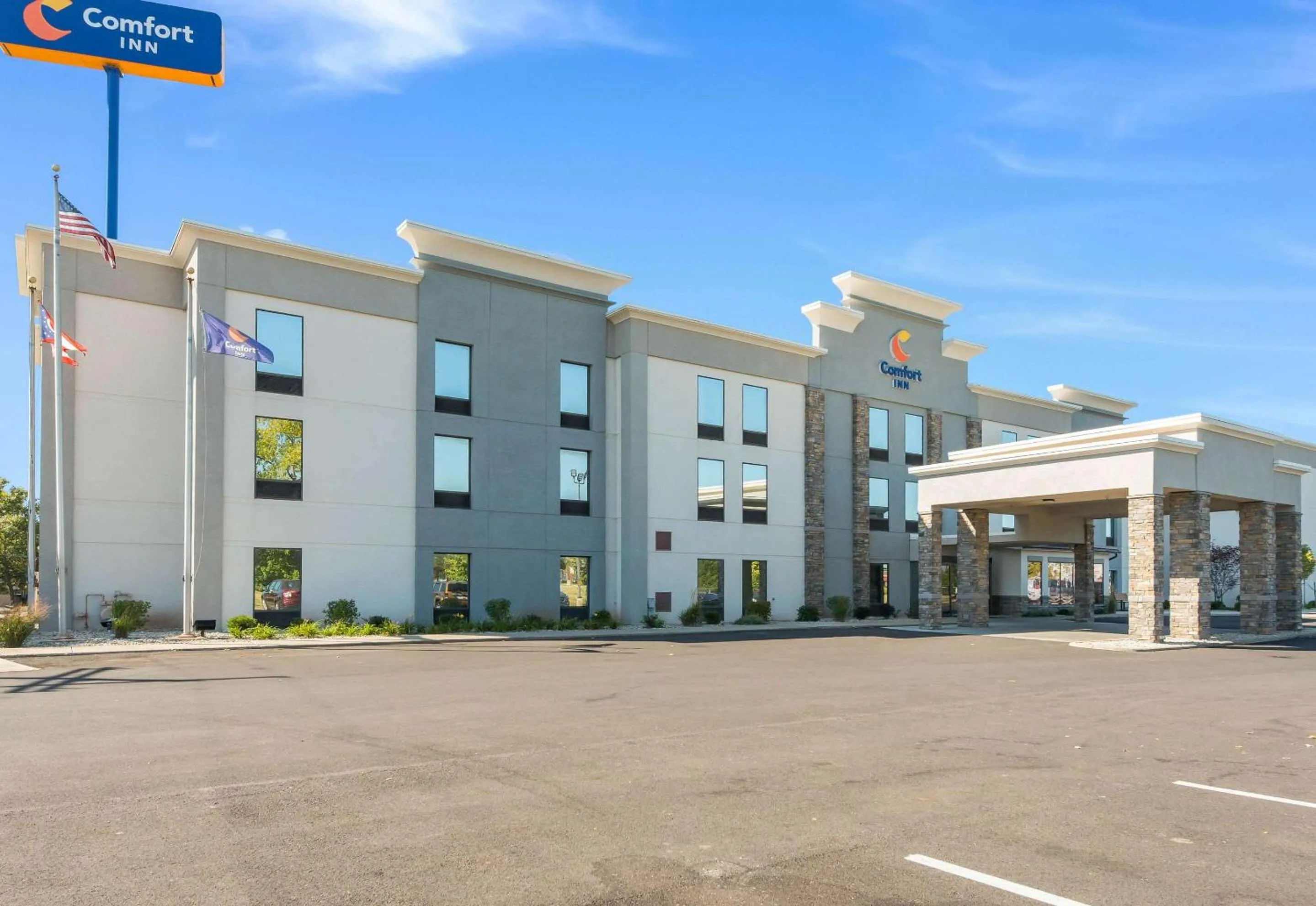 Property building in Comfort Inn Grove City - Columbus South