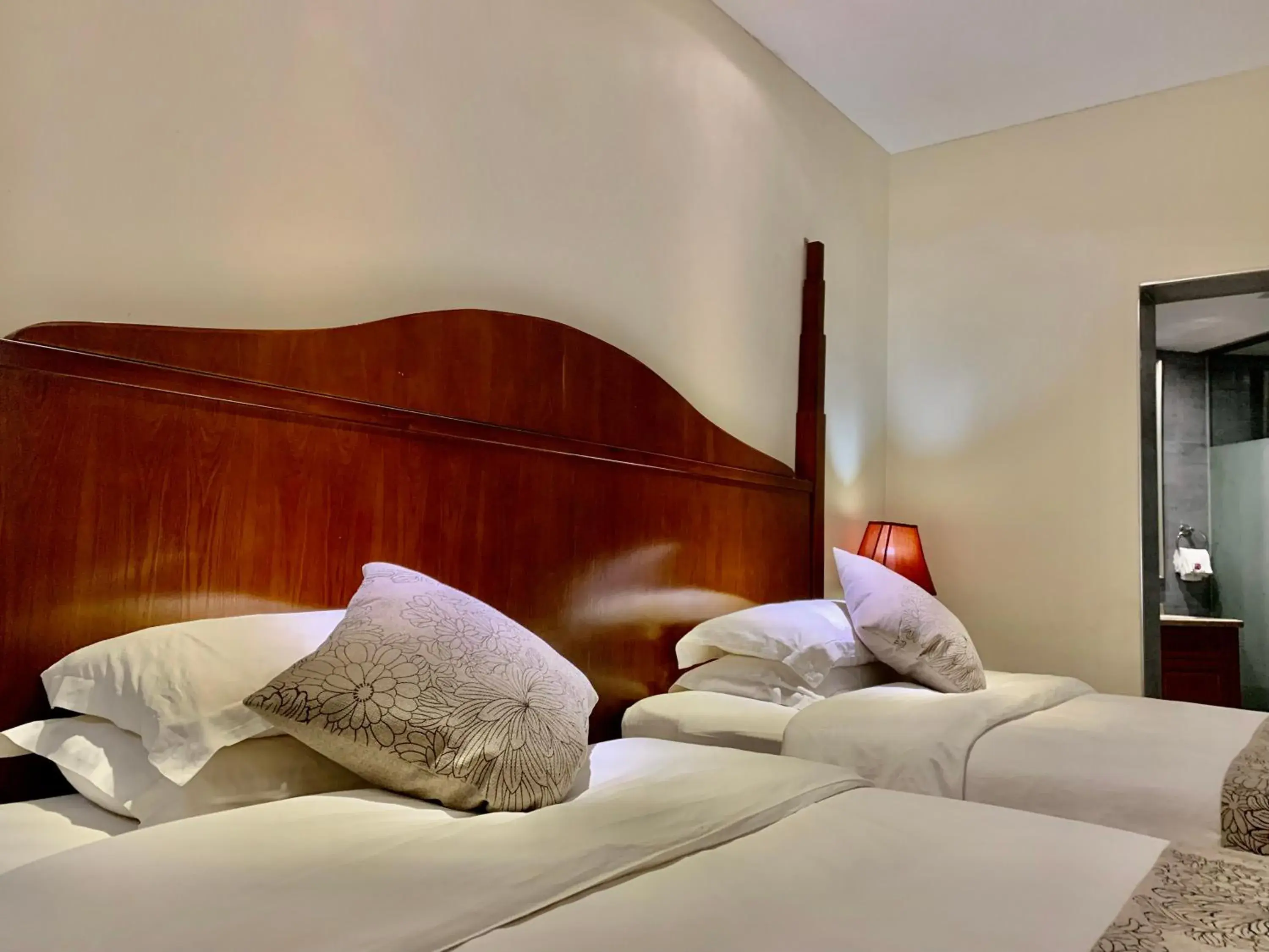 Standard Twin Room in Guilin Crystal Crescent Moon Hotel Standard Twin Room in Guilin Crystal Crescent Moon Hotel