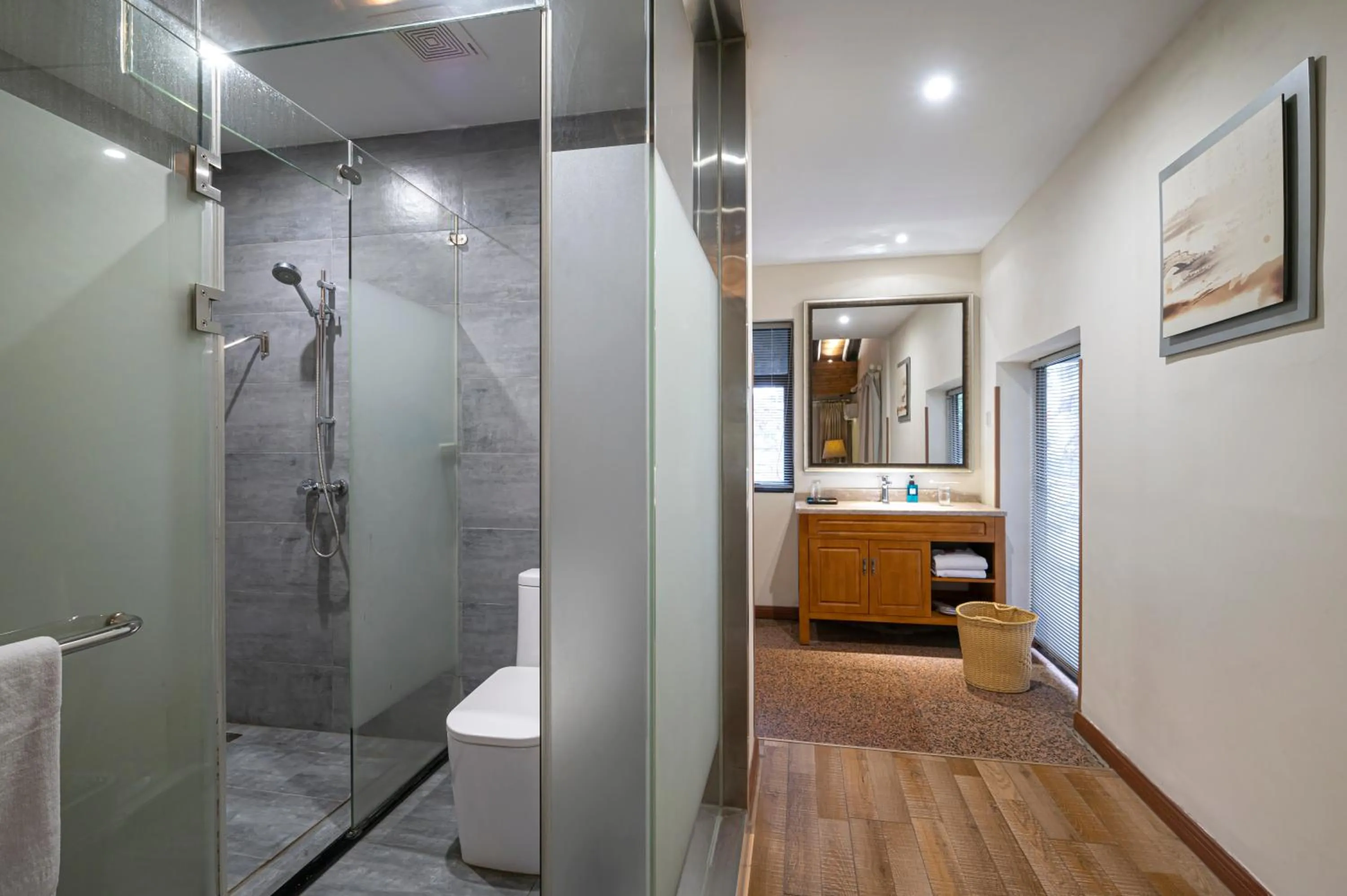 Shower in Guilin Crystal Crescent Moon Hotel