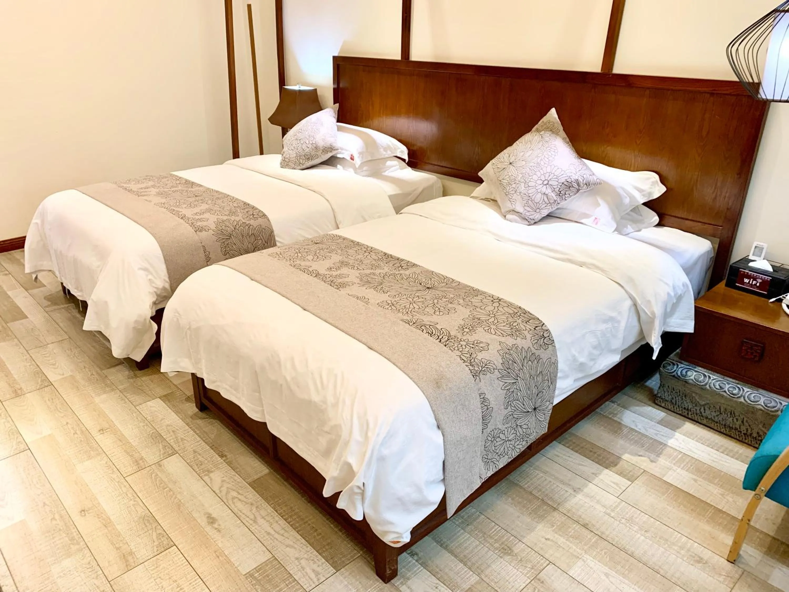 Bed in Guilin Crystal Crescent Moon Hotel