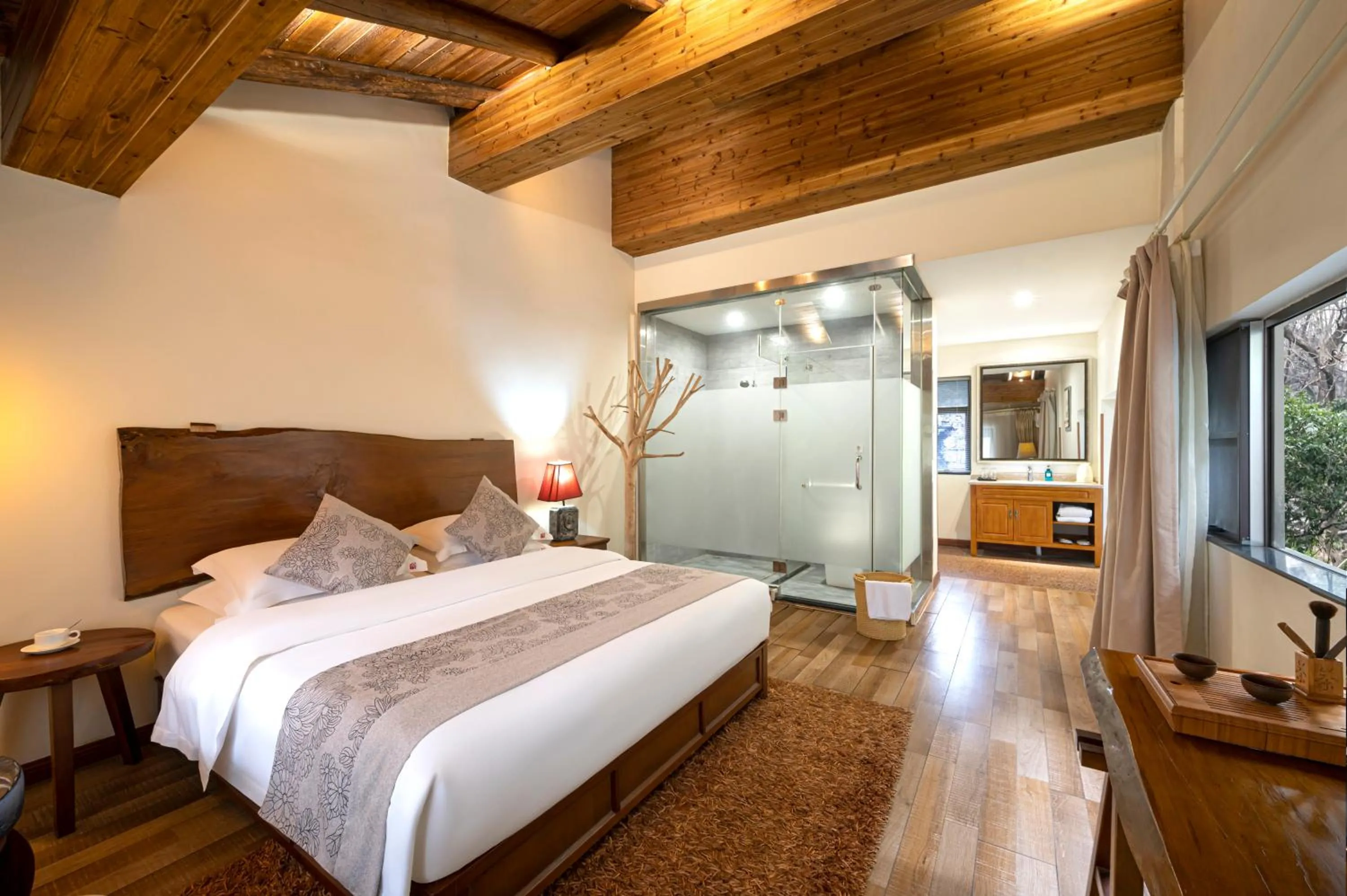 Bed in Guilin Crystal Crescent Moon Hotel