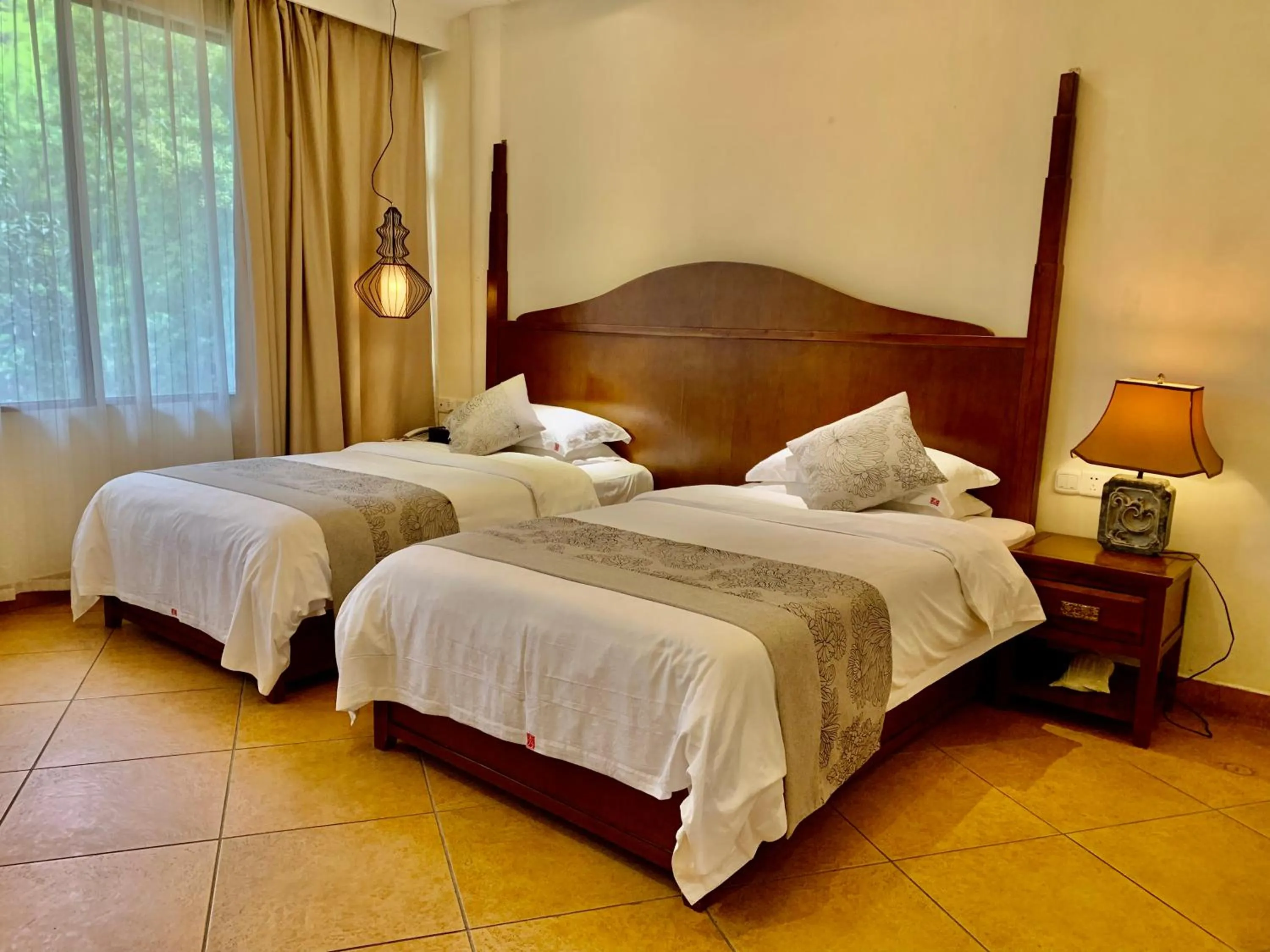 Bed in Guilin Crystal Crescent Moon Hotel