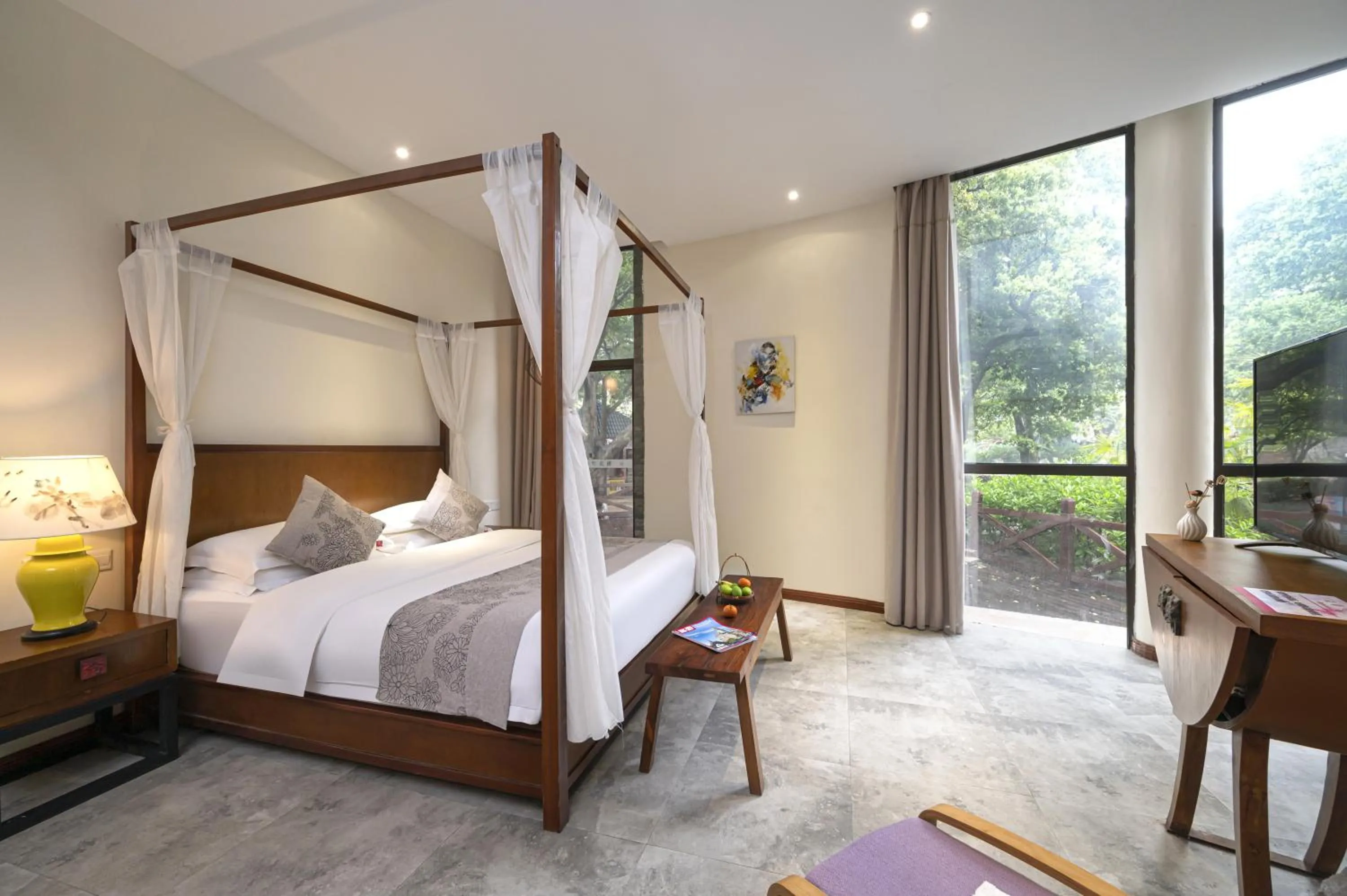 Bed in Guilin Crystal Crescent Moon Hotel