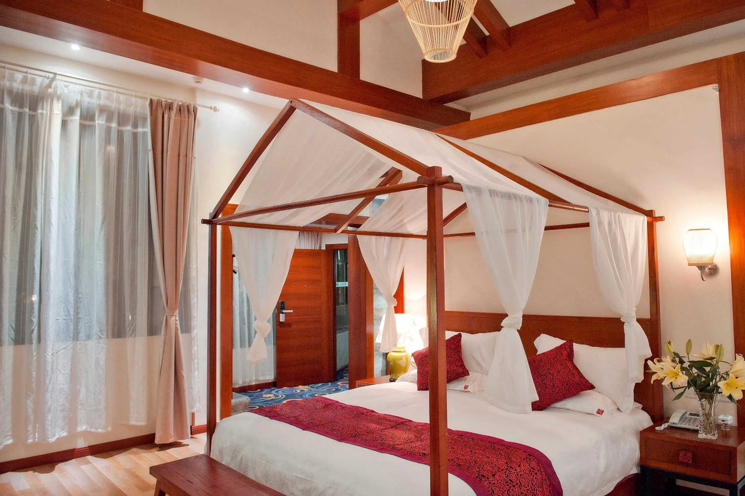 Night, Bed in Guilin Crystal Crescent Moon Hotel