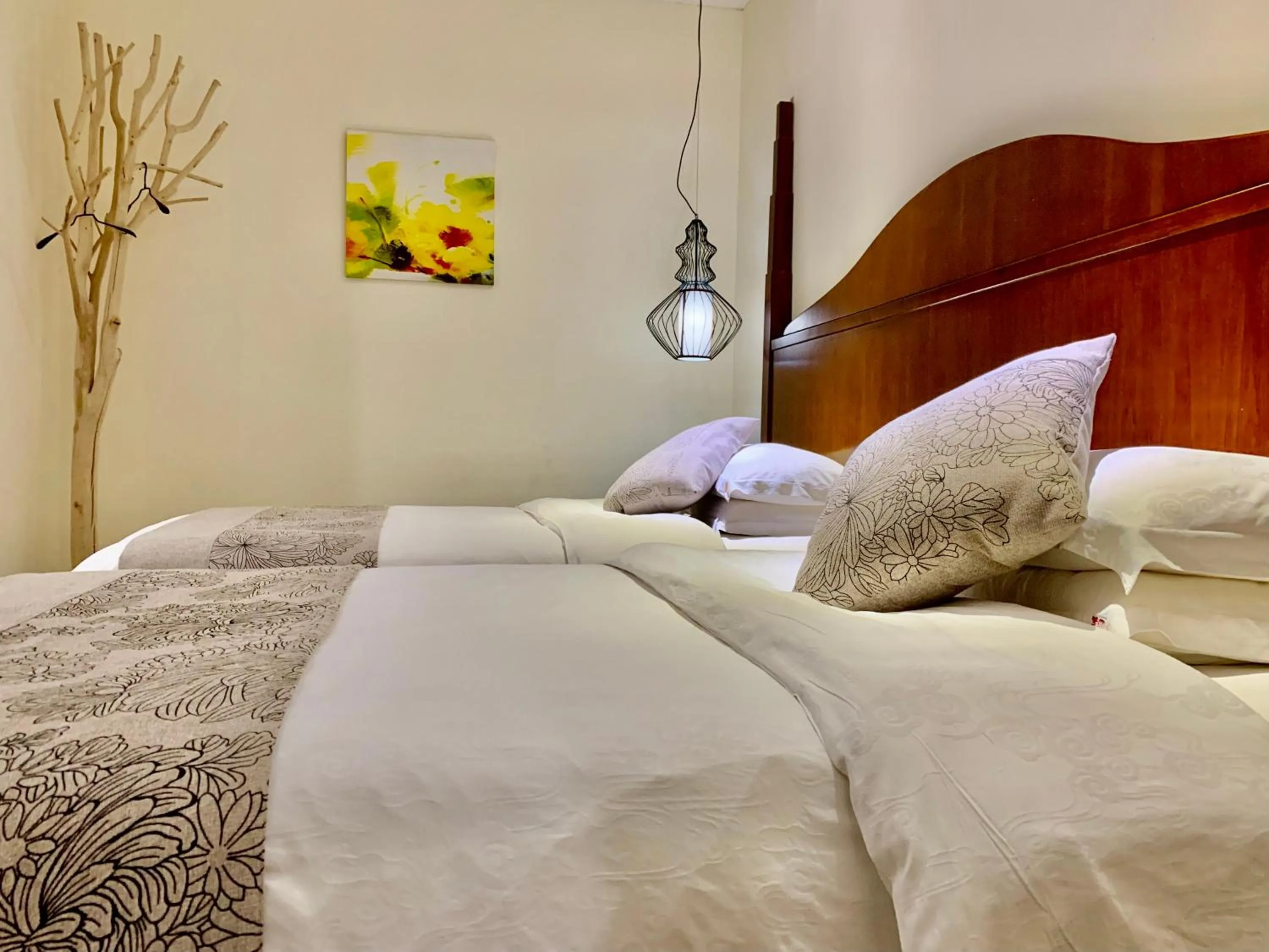 Bed in Guilin Crystal Crescent Moon Hotel