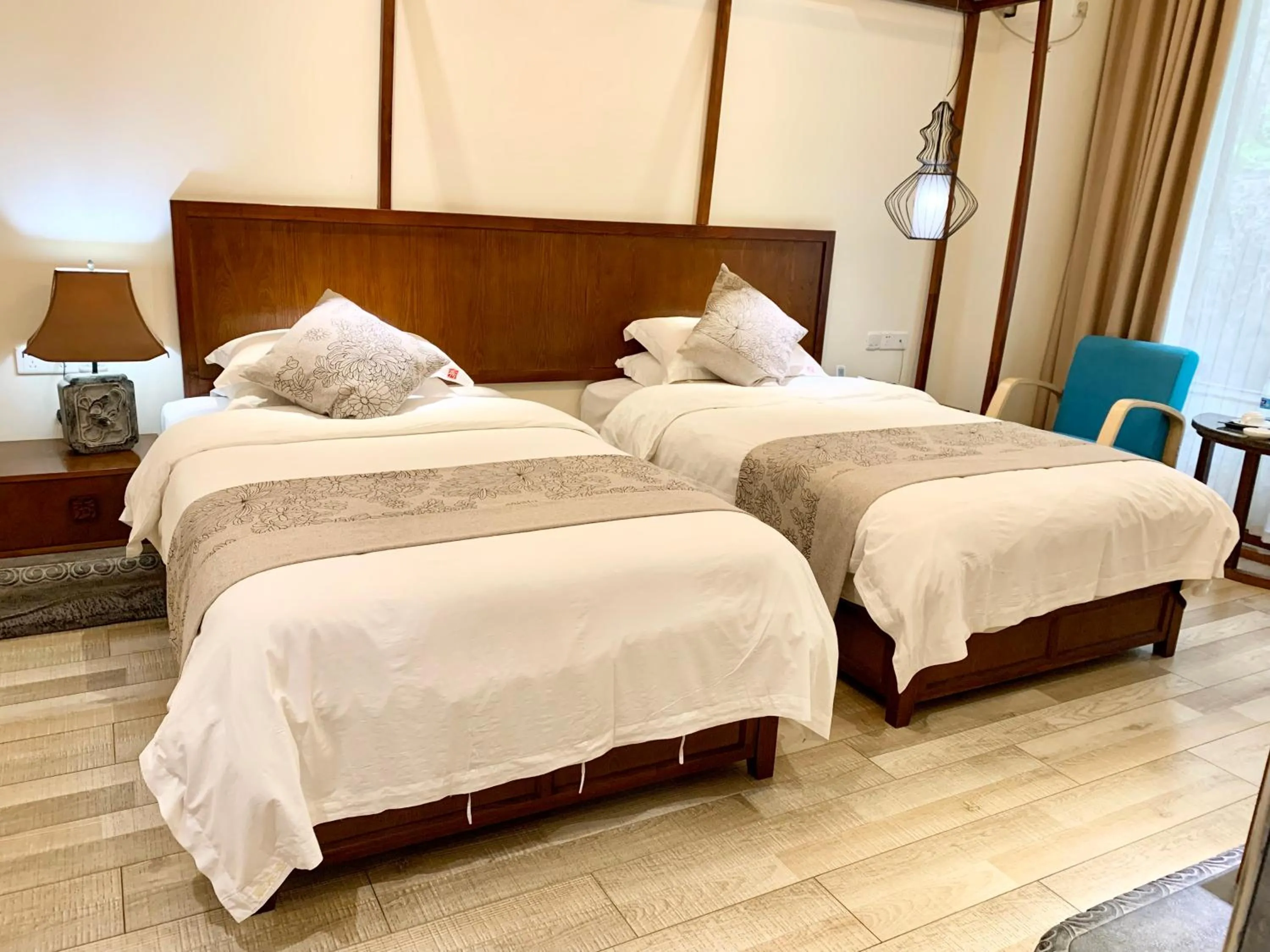 Bed in Guilin Crystal Crescent Moon Hotel