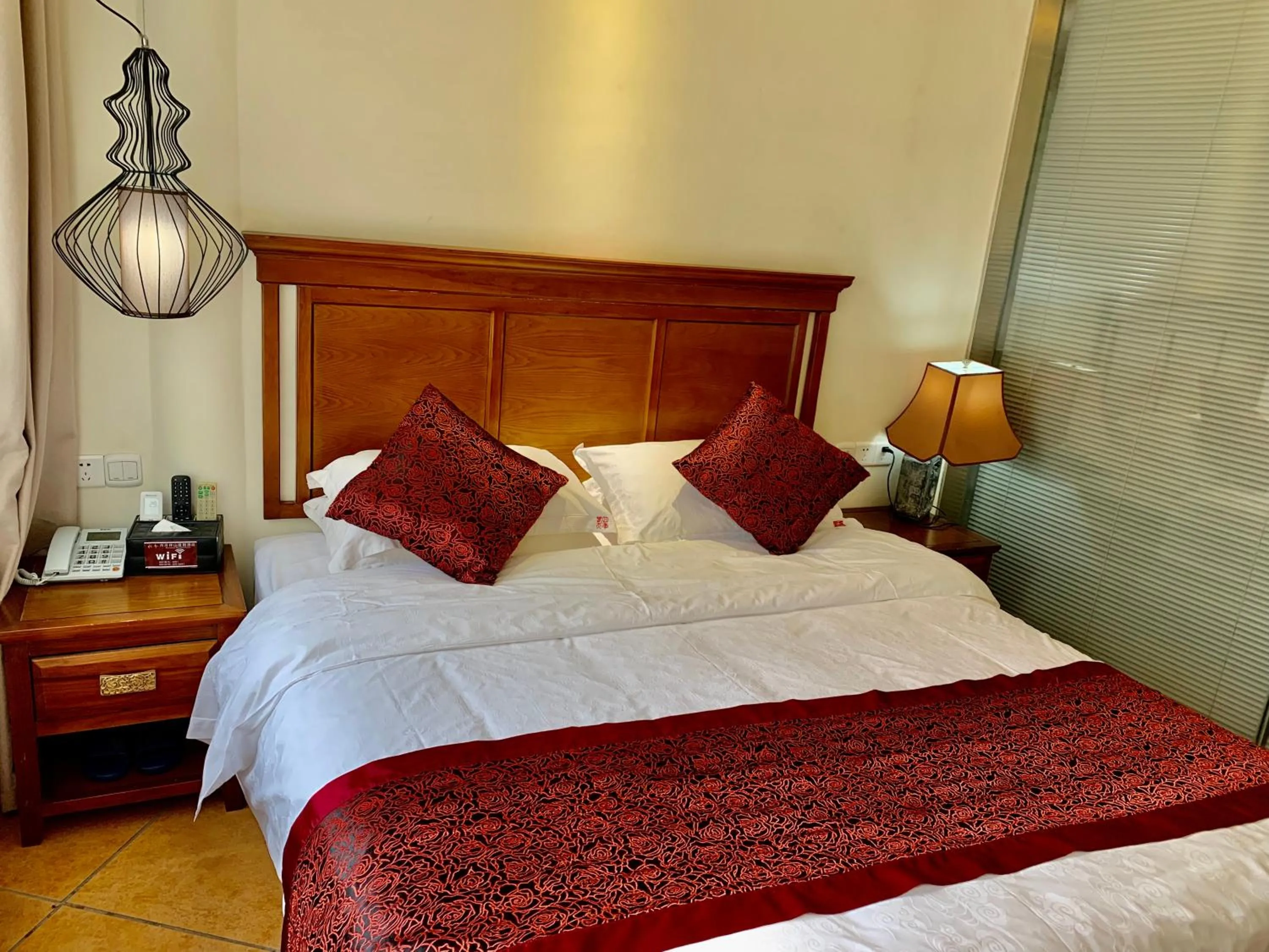 Bed in Guilin Crystal Crescent Moon Hotel