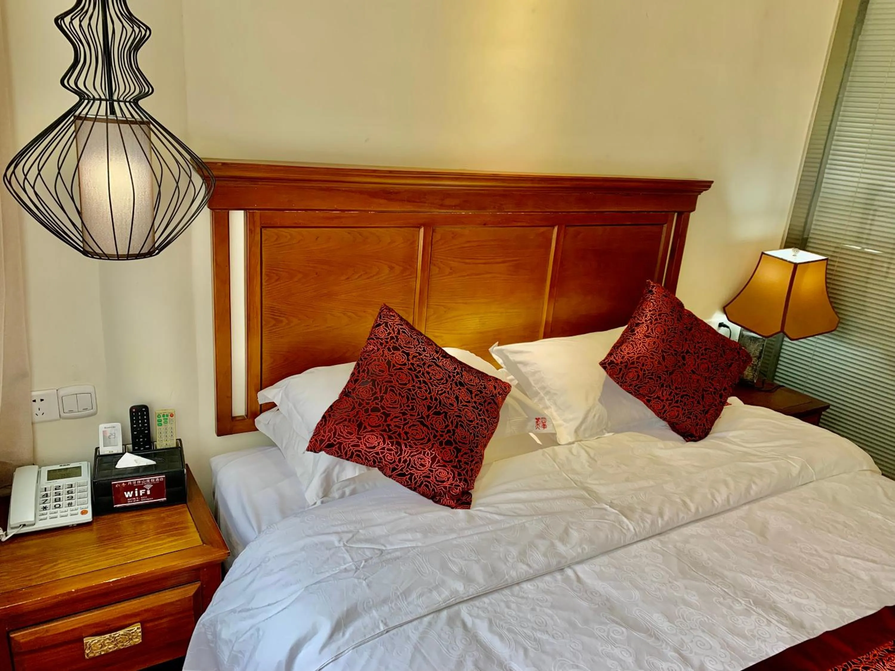 Bed in Guilin Crystal Crescent Moon Hotel