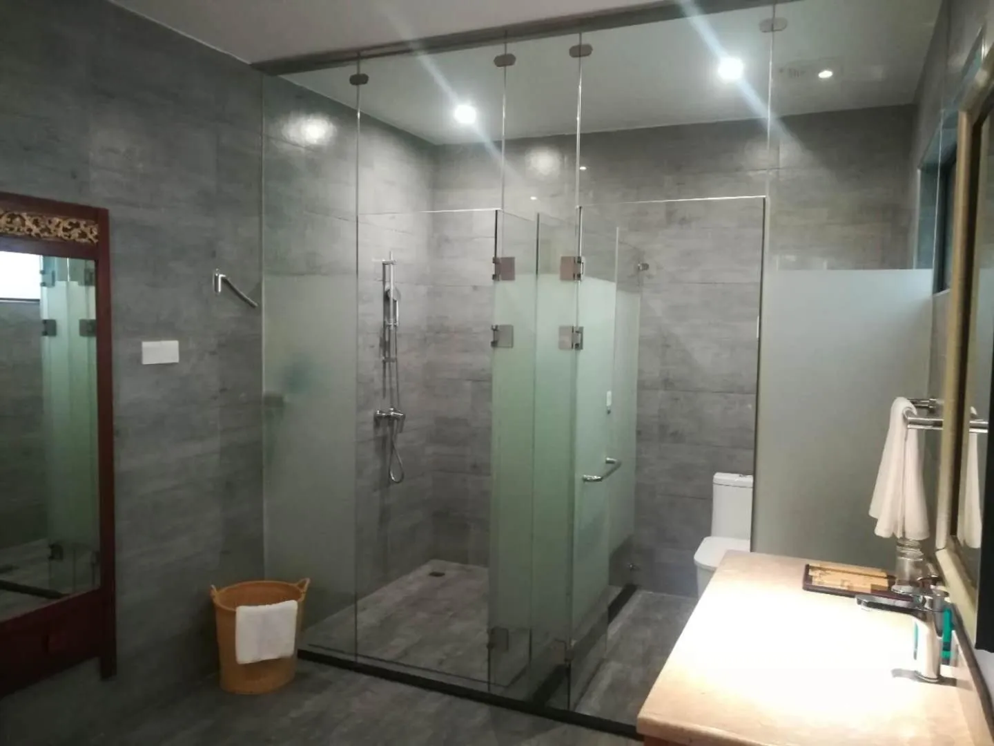 Bathroom in Guilin Crystal Crescent Moon Hotel