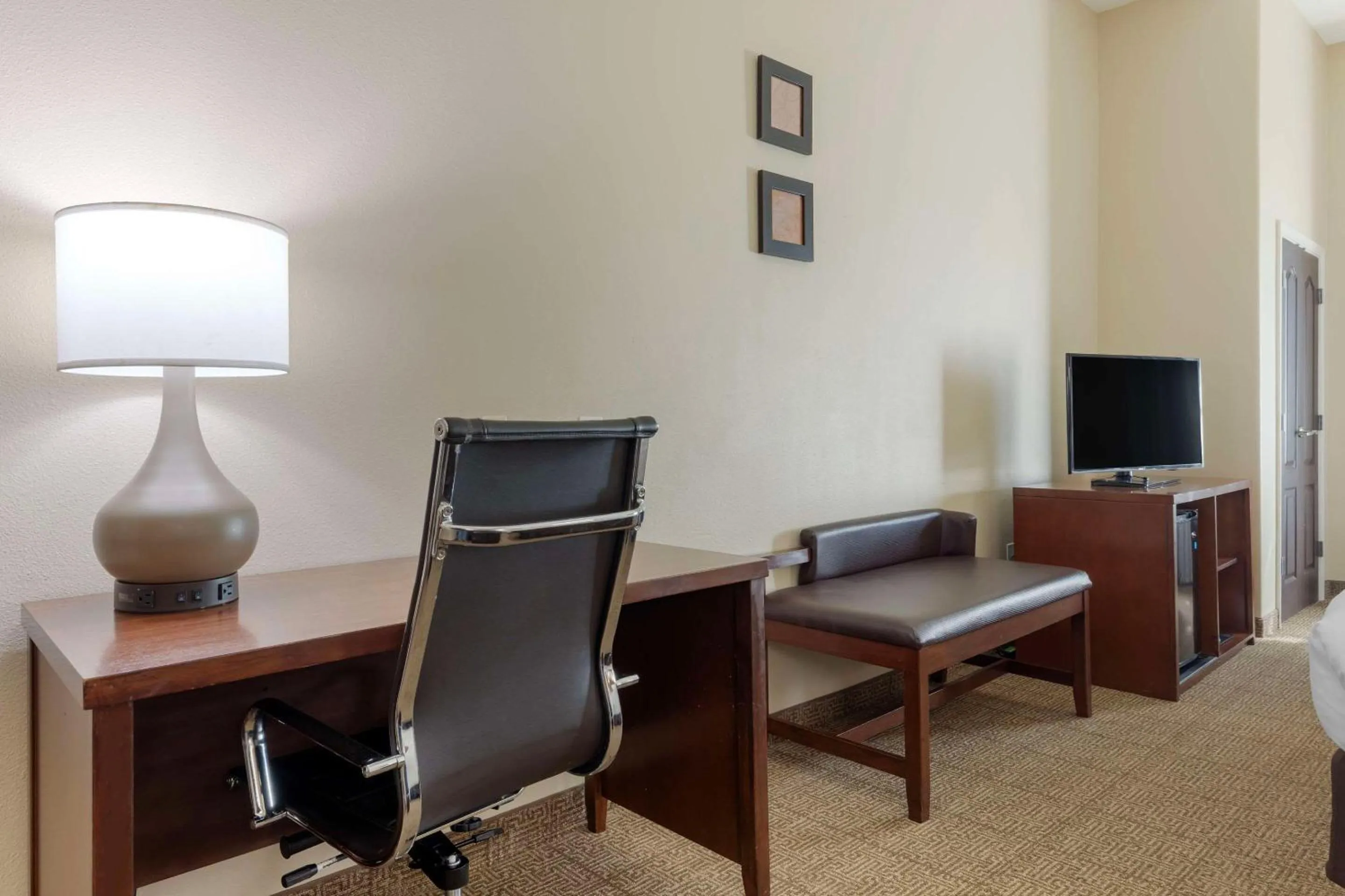 Bedroom in Comfort Suites West Dallas - Cockrell Hill