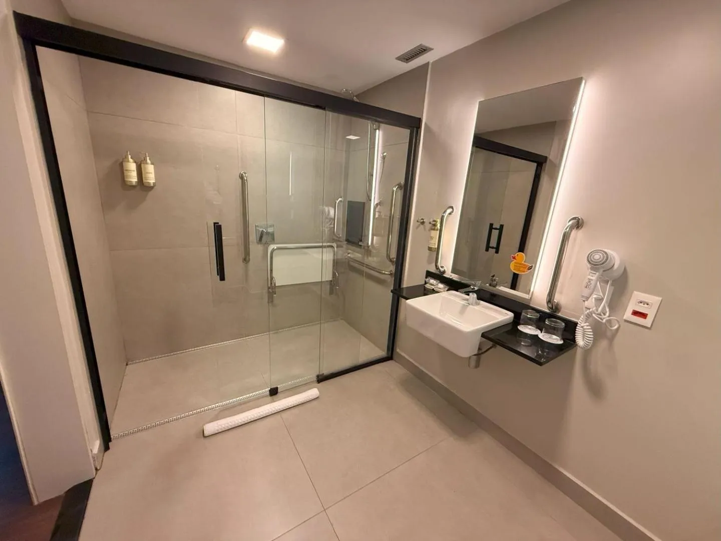 Shower in Blue Tree Premium Morumbi