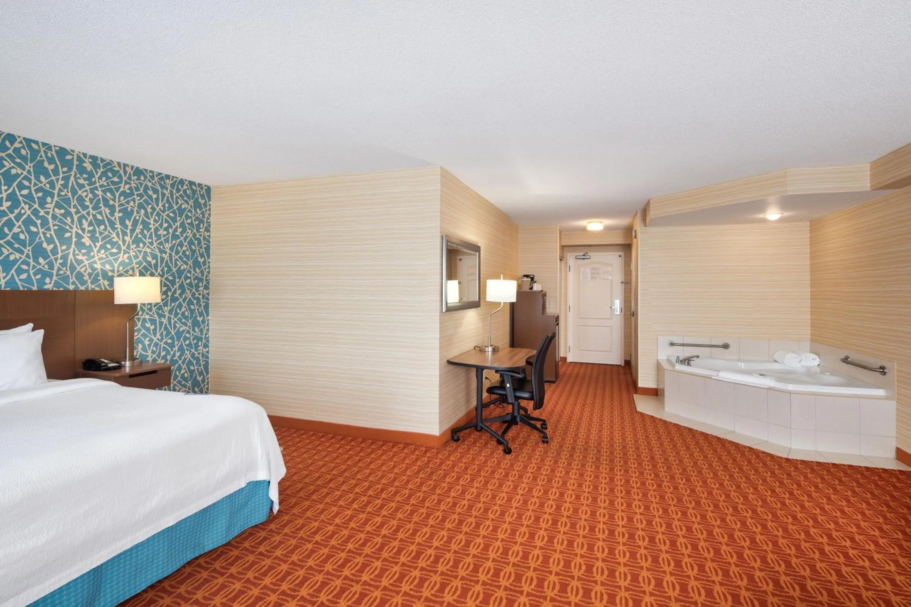 Swimming pool, Bed in Fairfield Inn & Suites by Marriott Toronto Airport
