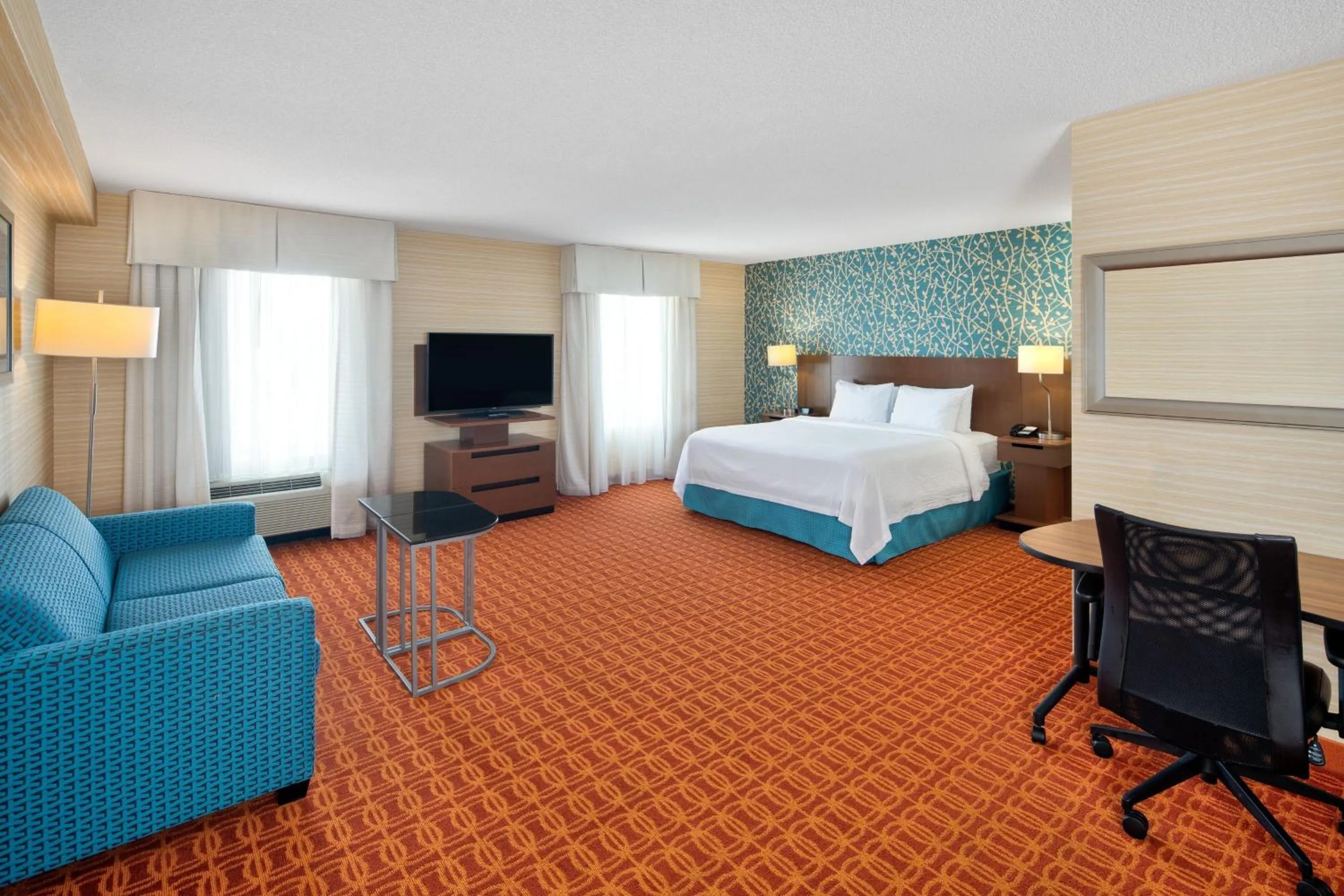 Swimming pool, Bed in Fairfield Inn & Suites by Marriott Toronto Airport