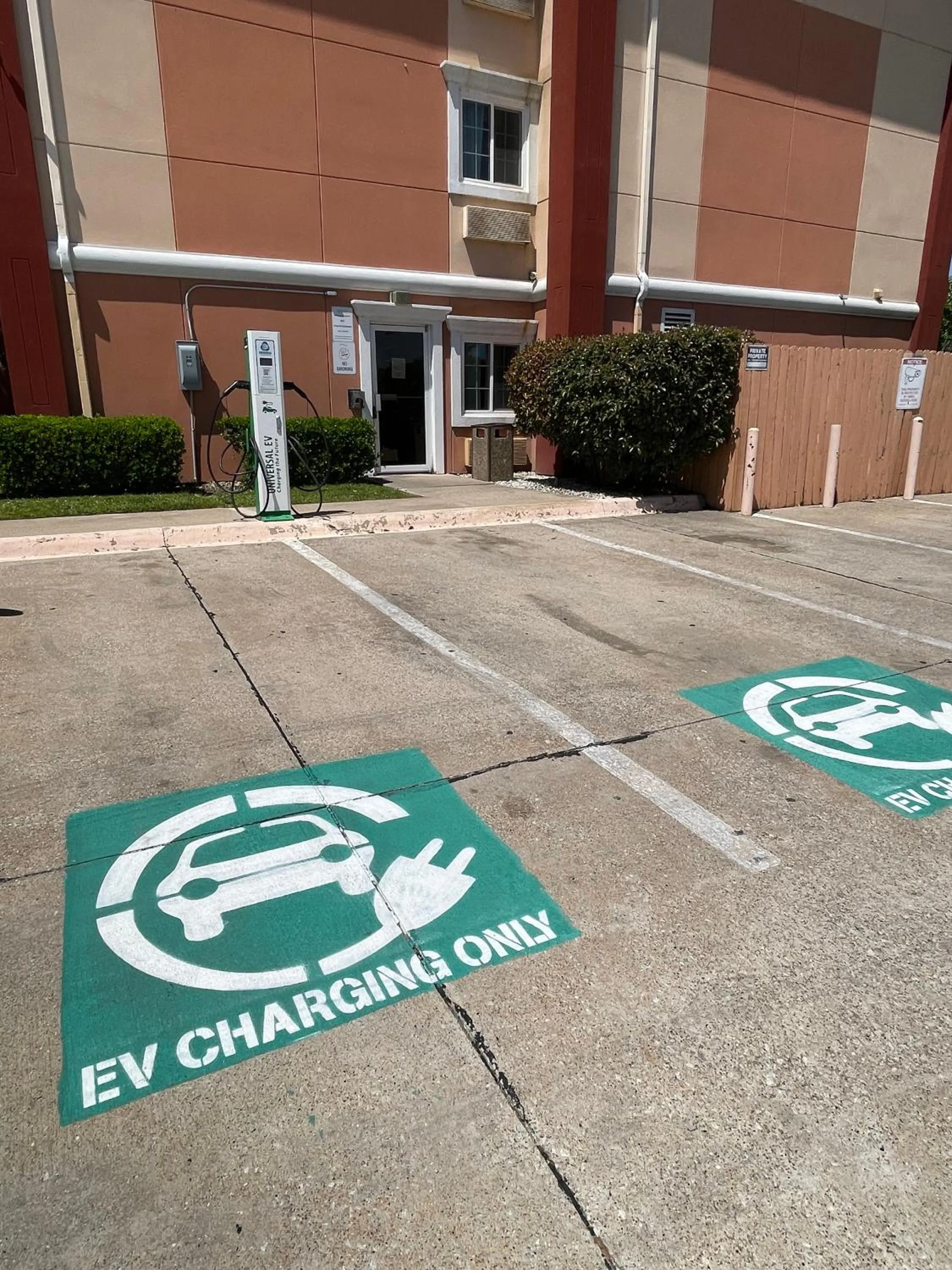 Parking in Baymont by Wyndham Dallas/ Love Field