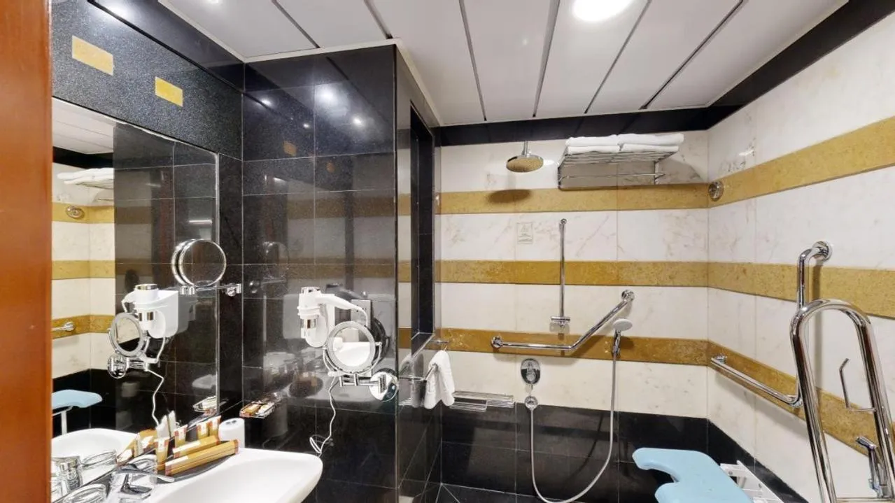 Al Muna Kareem Hotel- EX LEADER