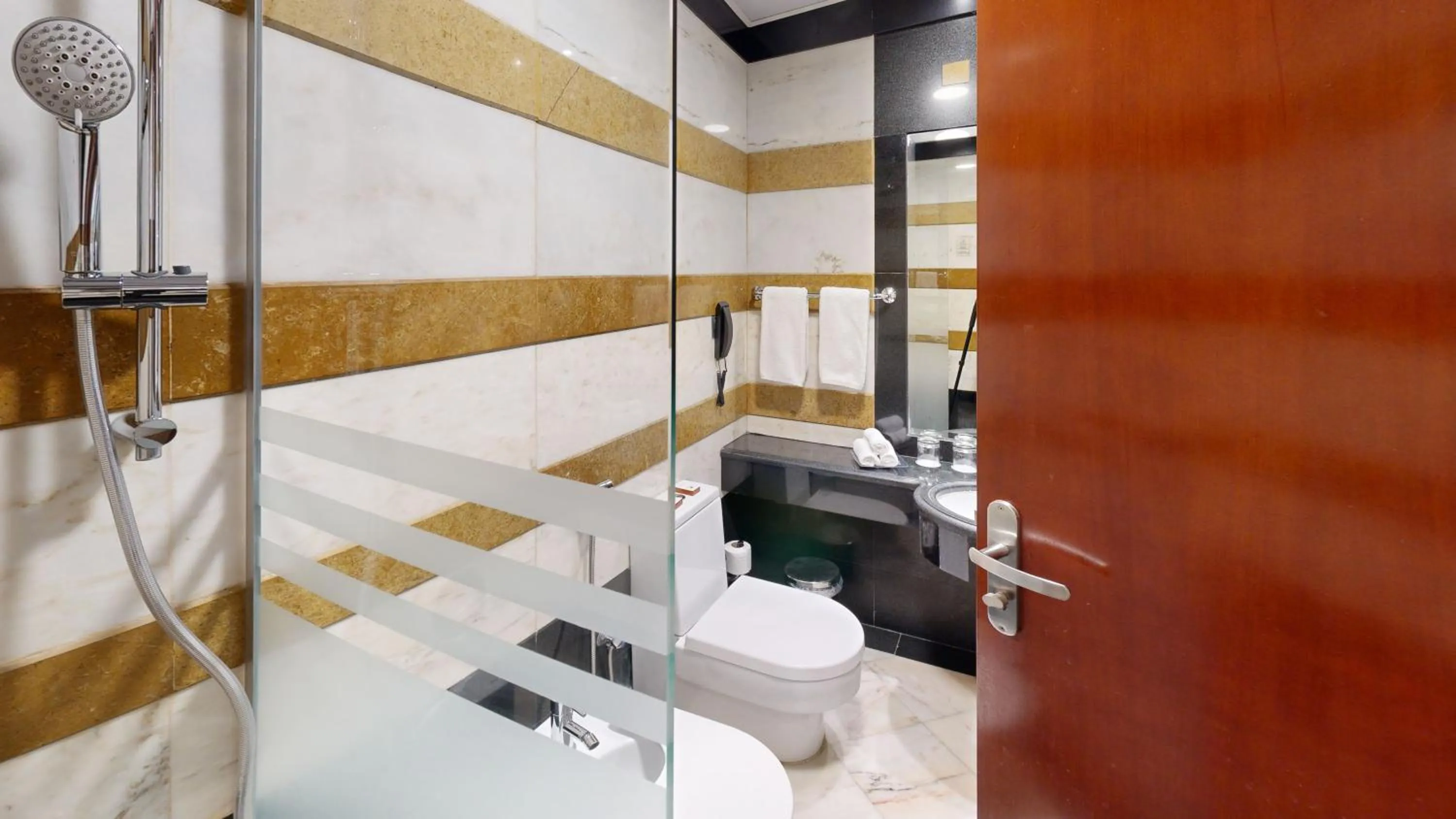 Al Muna Kareem Hotel- EX LEADER