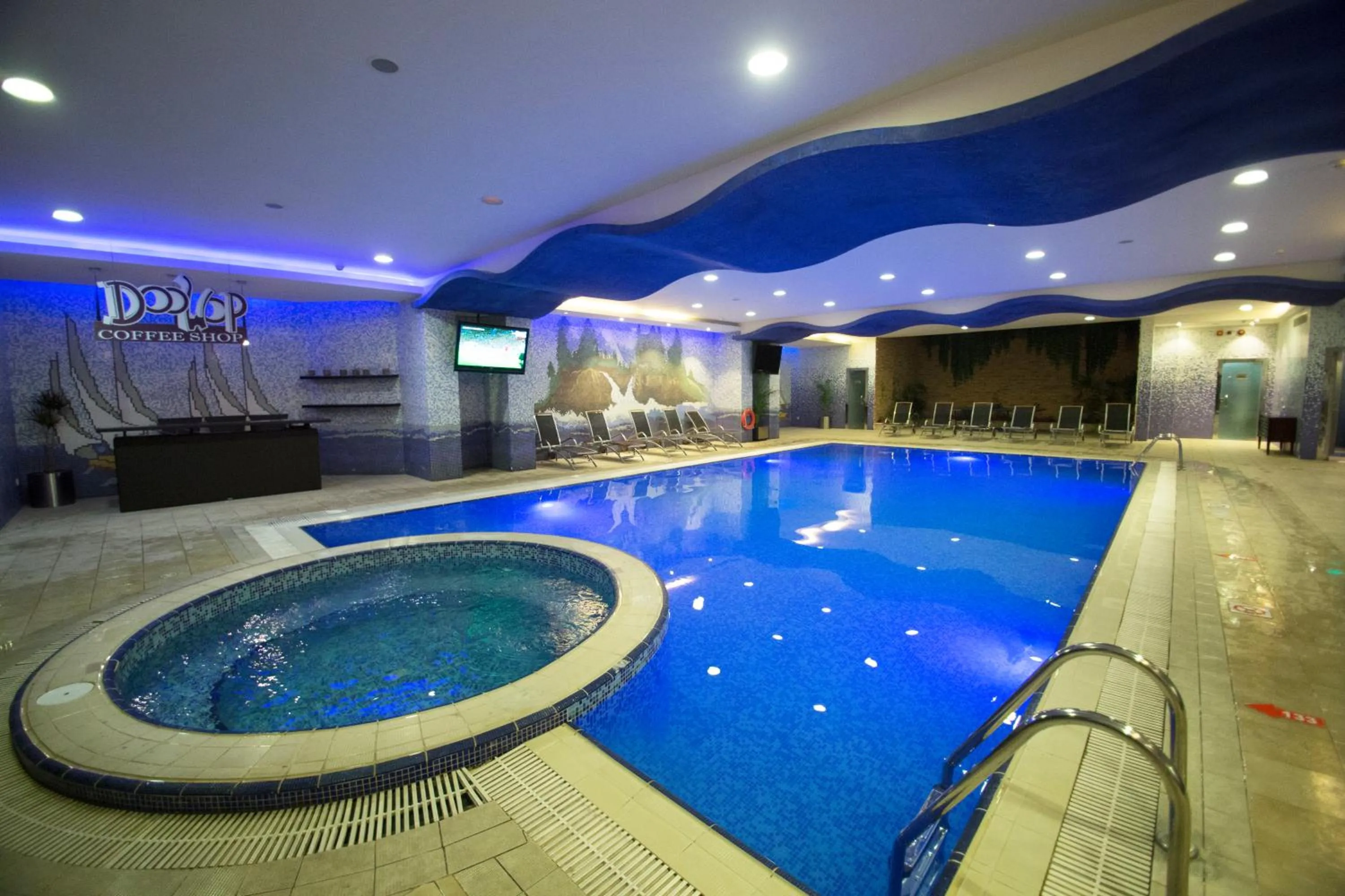 Swimming pool in Mercure Corniche Al Khobar