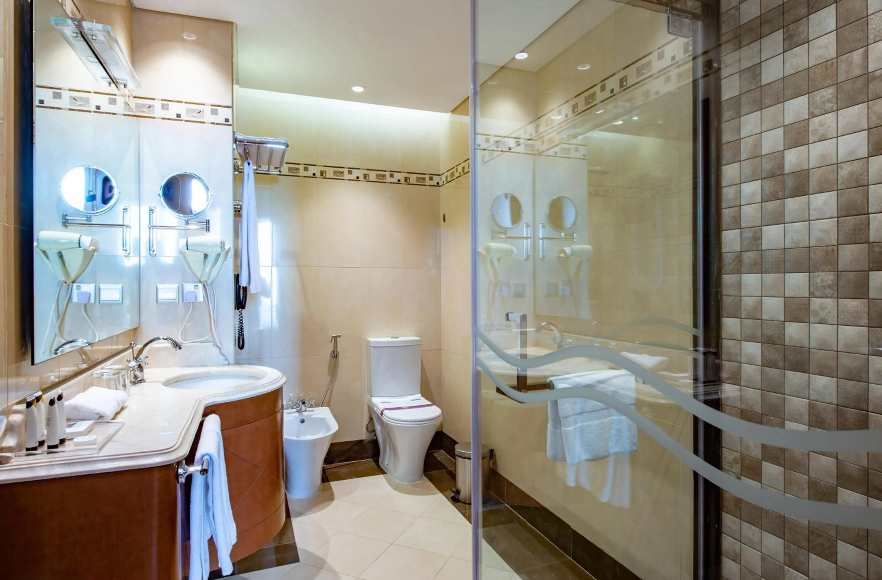 Shower in Mercure Corniche Al Khobar