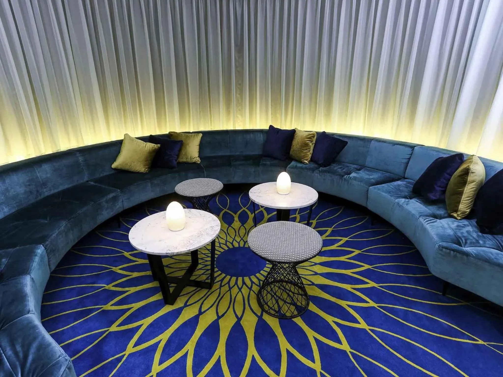 Restaurant/places to eat in Novotel Sydney West HQ