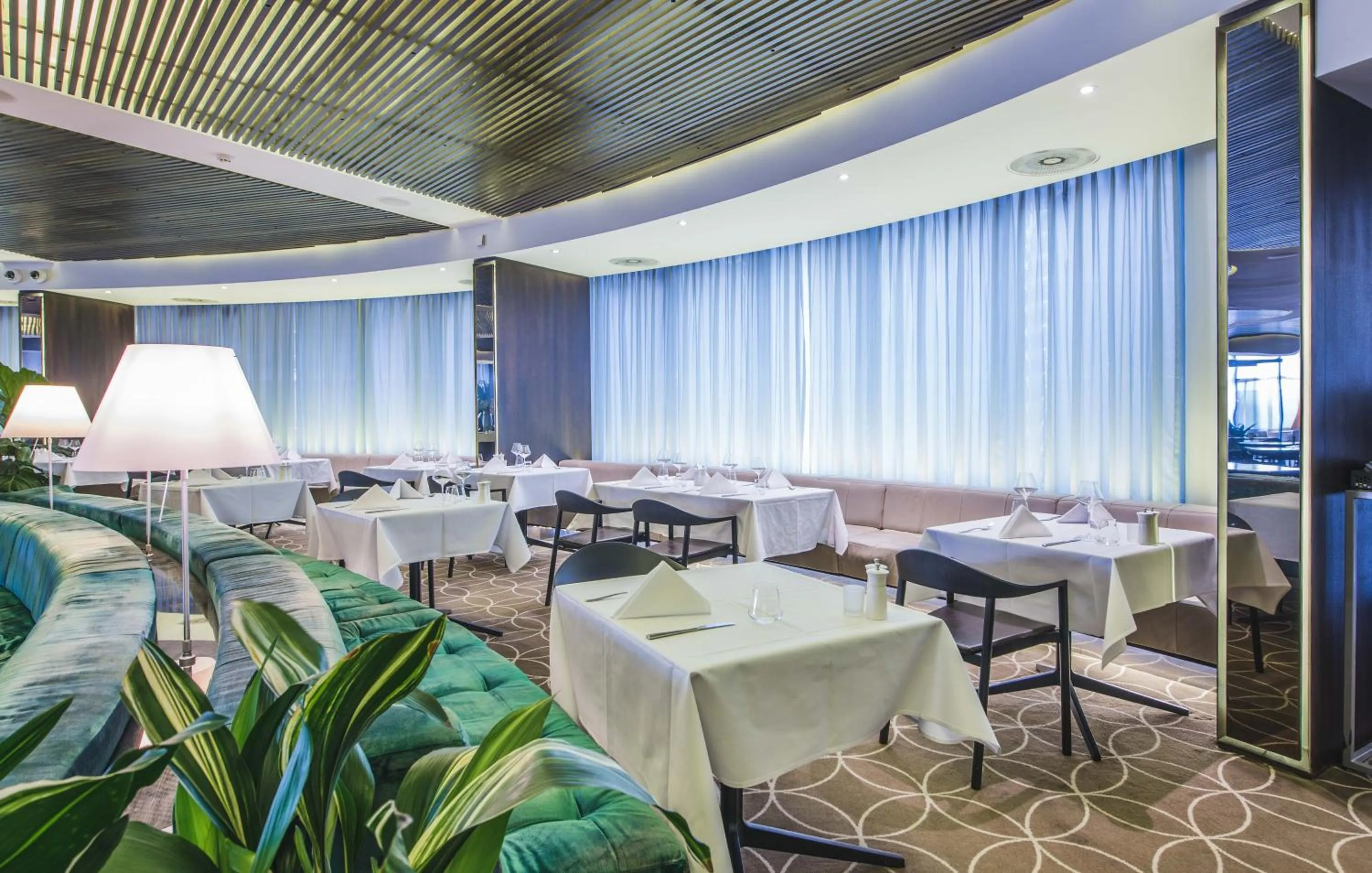 Restaurant/places to eat in Novotel Sydney West HQ