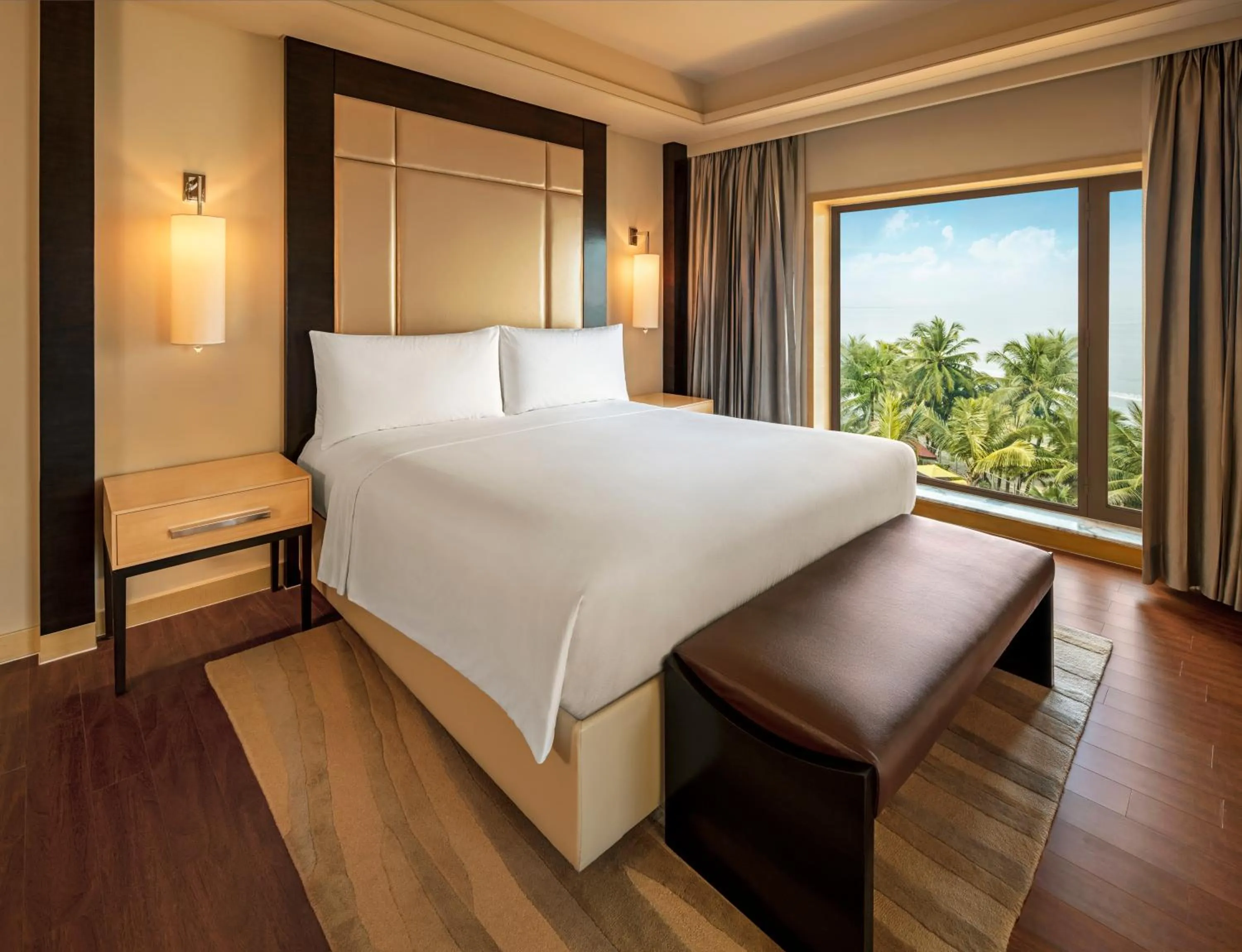 Bed in JW Marriott Mumbai Juhu