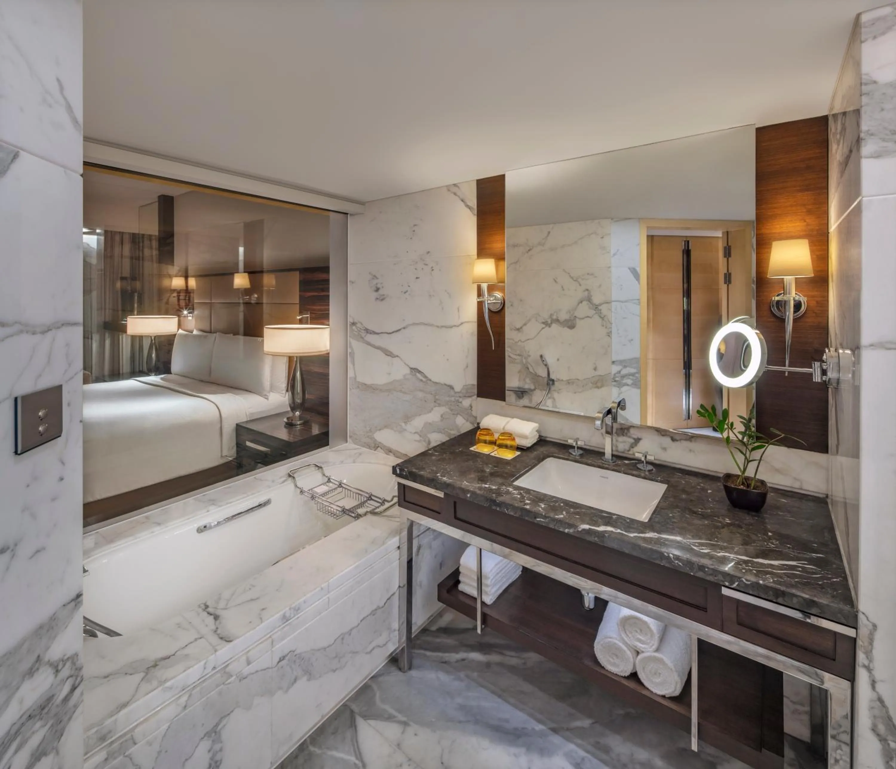 Shower, Bed in JW Marriott Mumbai Juhu