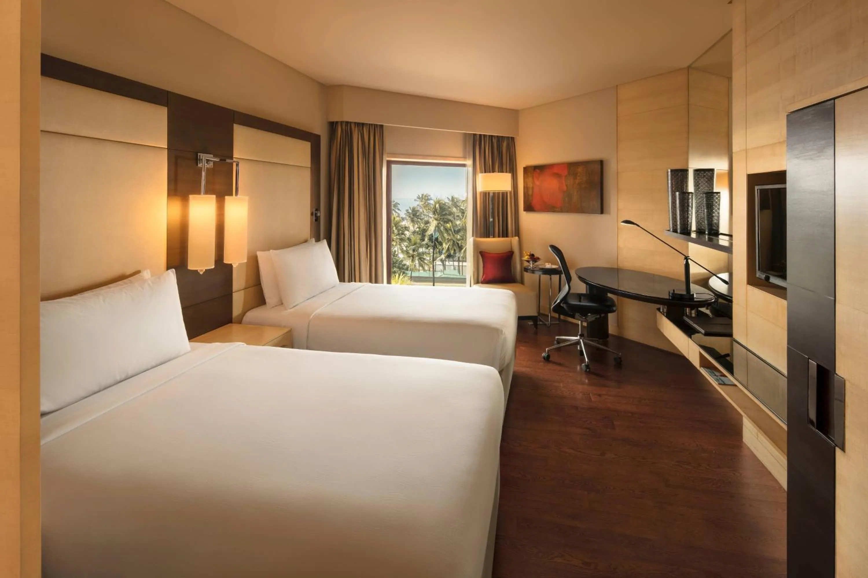 Photo of the whole room, Bed in JW Marriott Mumbai Juhu