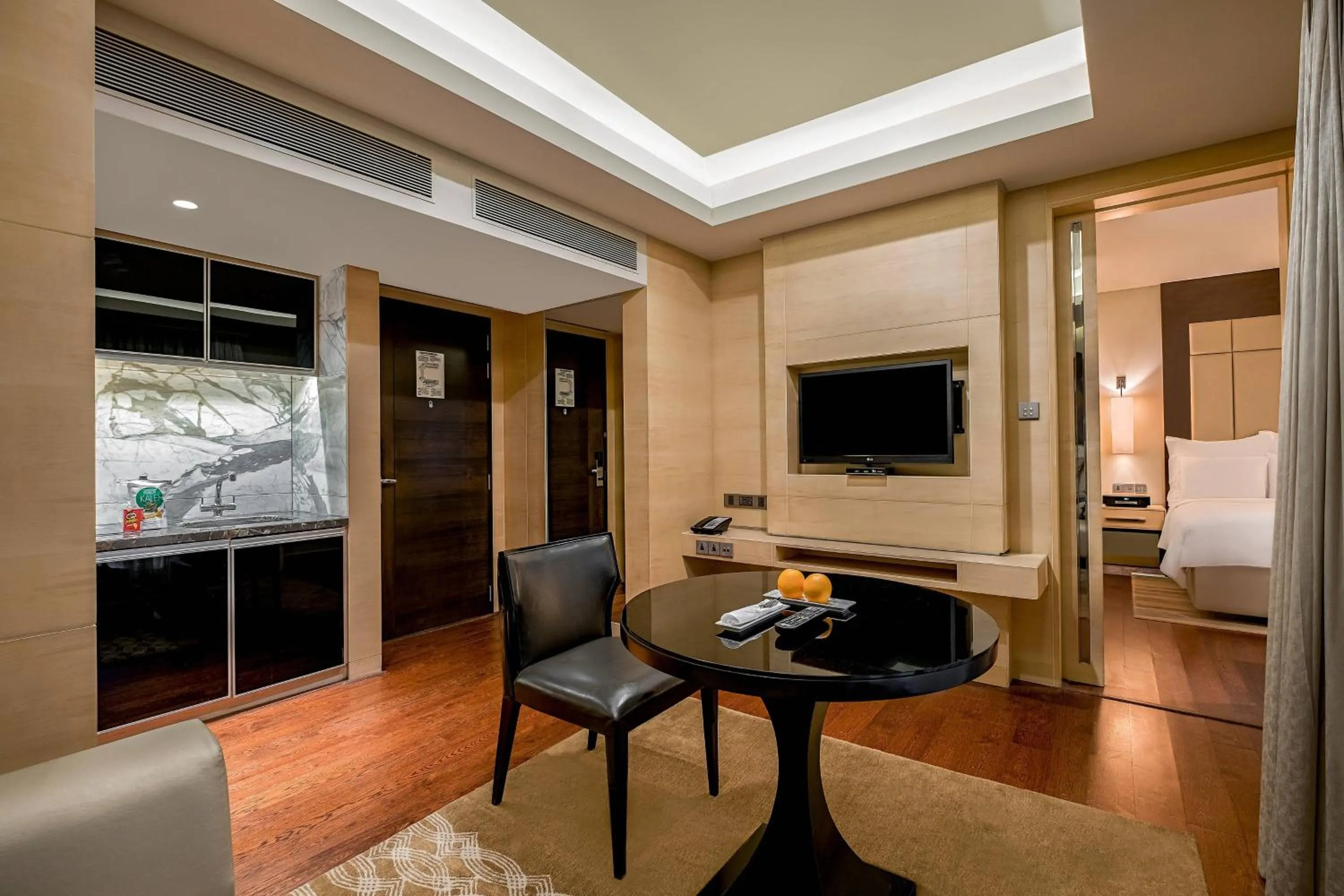 Photo of the whole room, Bed in JW Marriott Mumbai Juhu