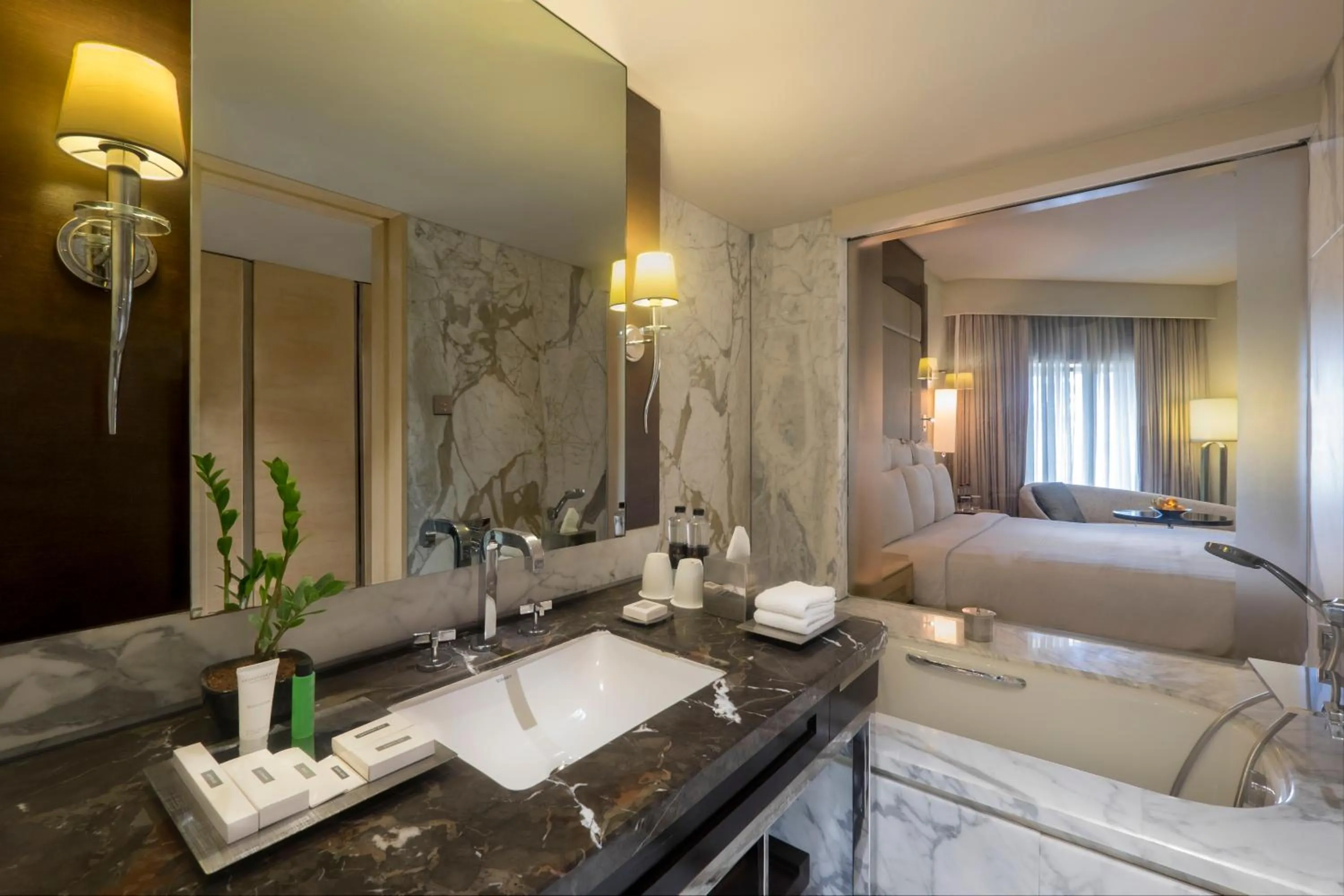 Shower, Bed in JW Marriott Mumbai Juhu