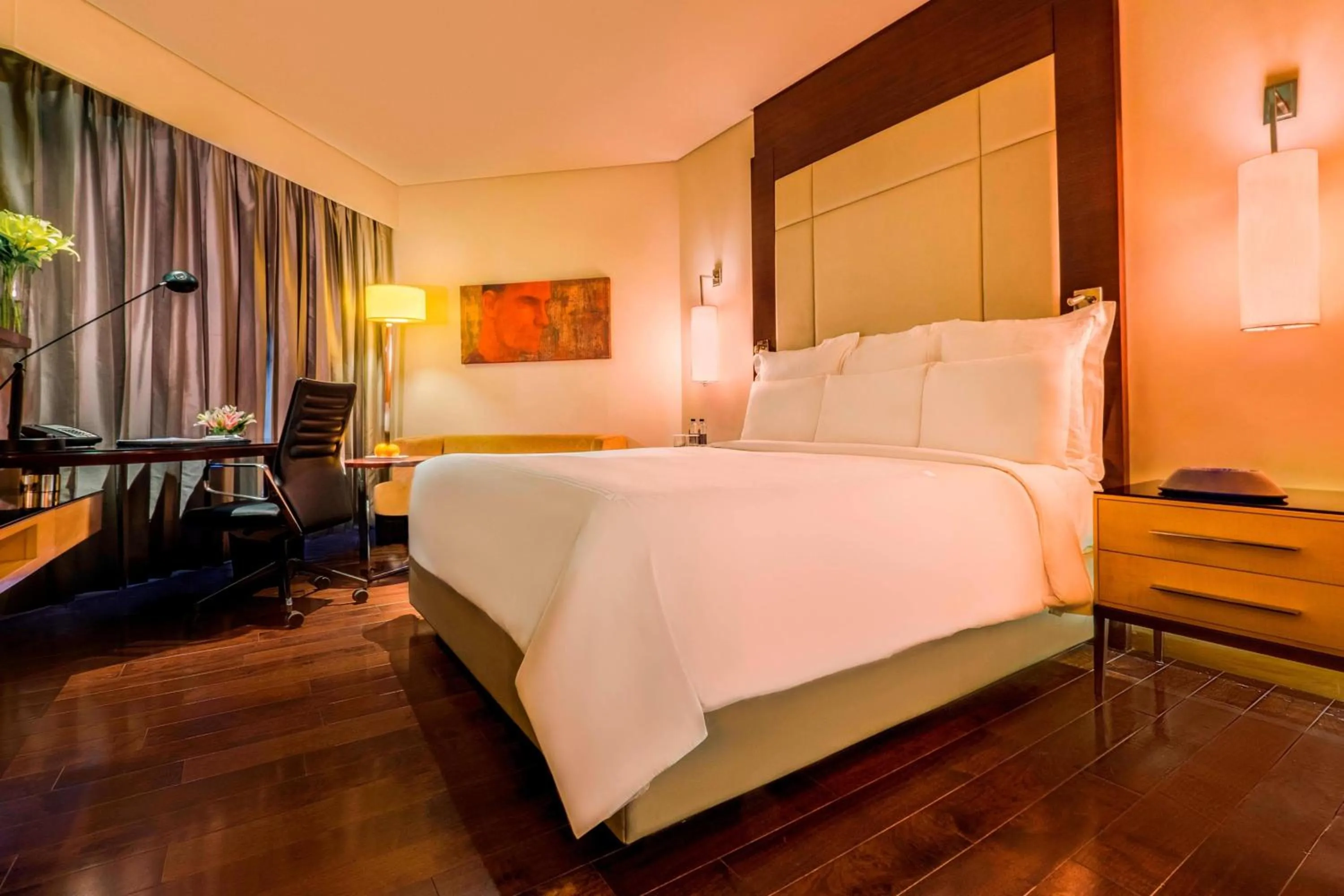 Photo of the whole room, Bed in JW Marriott Mumbai Juhu