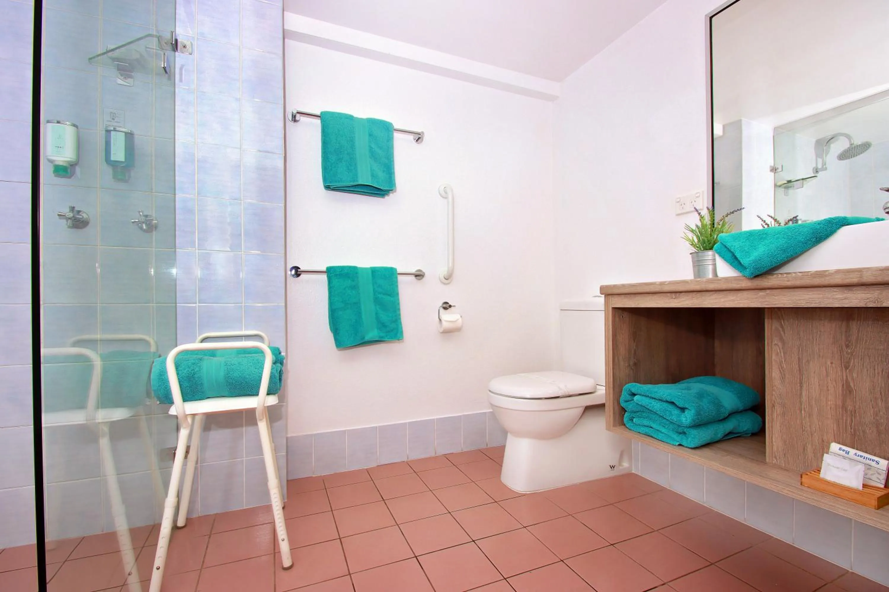Bathroom in Sea Spray Motel - Merimbula