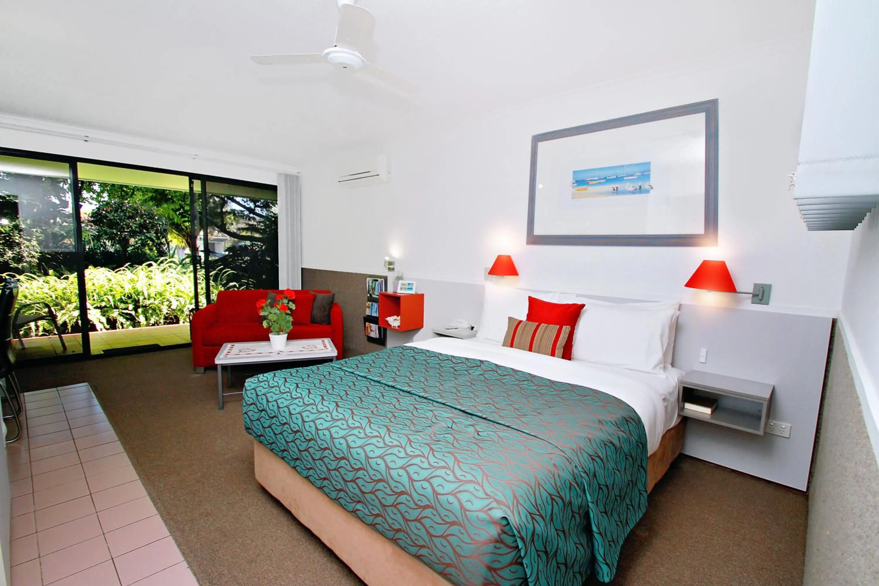 Photo of the whole room, Bed in Sea Spray Motel - Merimbula