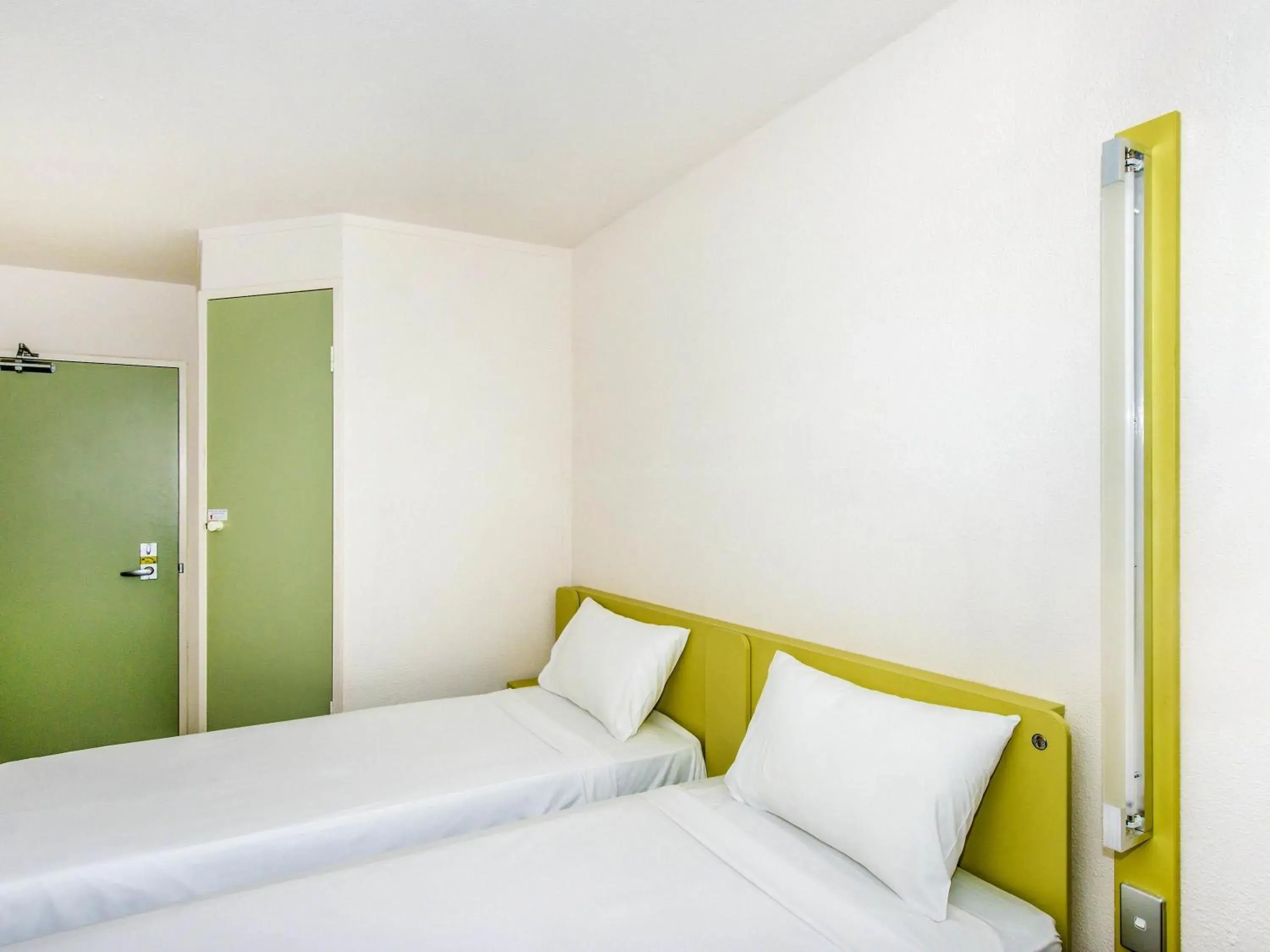 Standard Twin Room in ibis Budget - Dandenong Standard Twin Room in ibis Budget - Dandenong