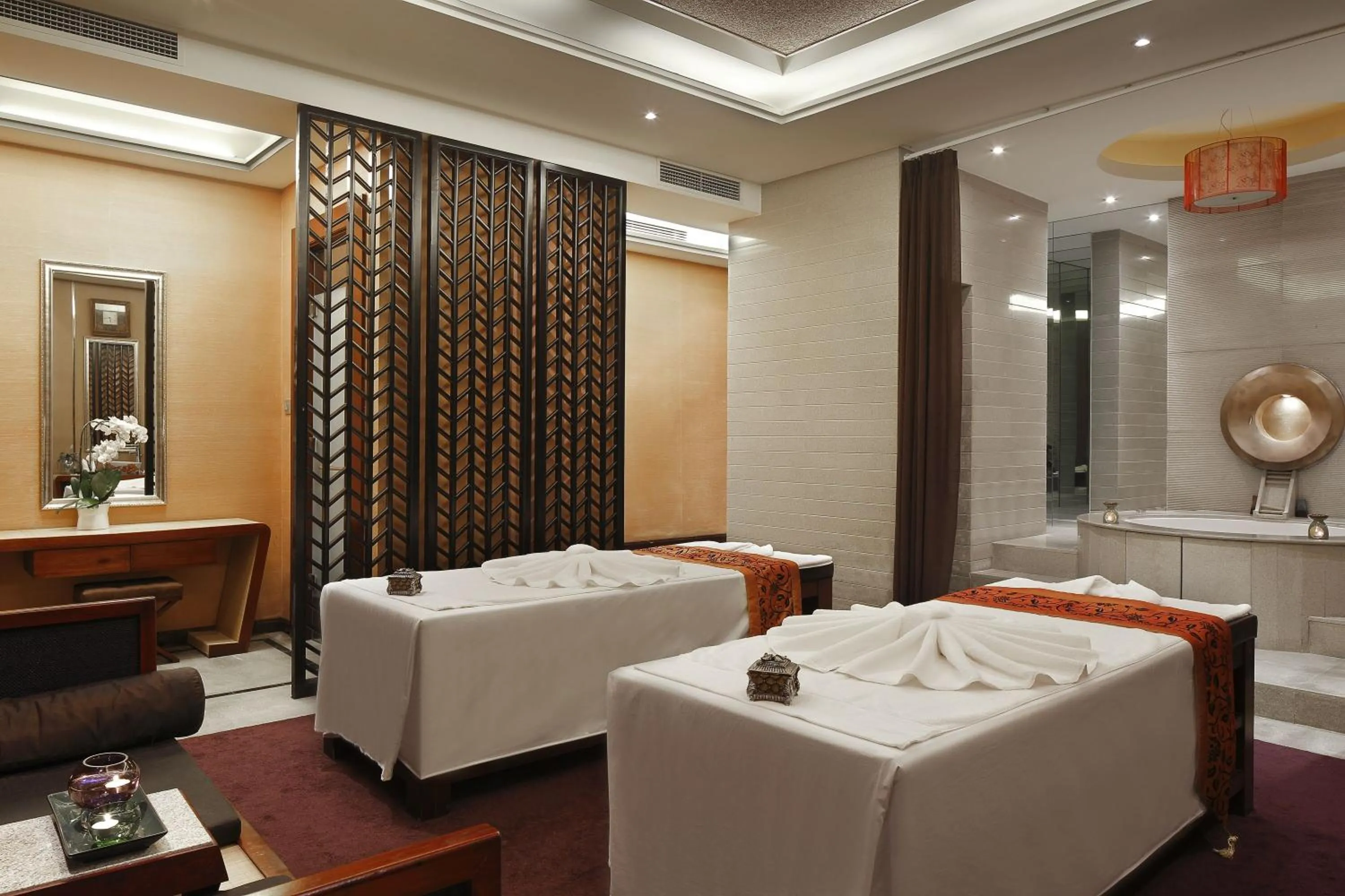 Massage in The QUBE Hotel Shanghai -Close to Pudong International Airport and Disney Land