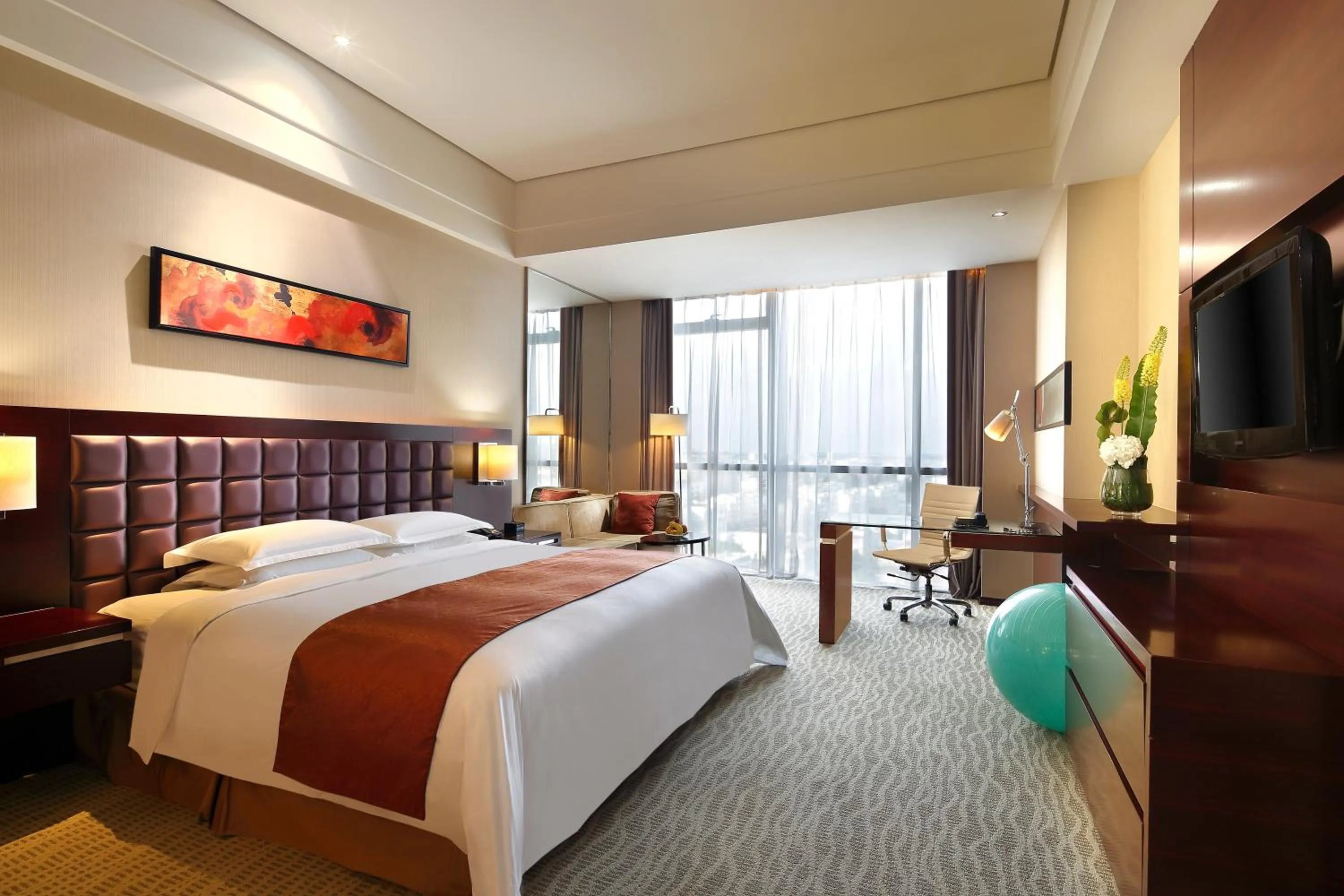Bed in The QUBE Hotel Shanghai -Close to Pudong International Airport and Disney Land