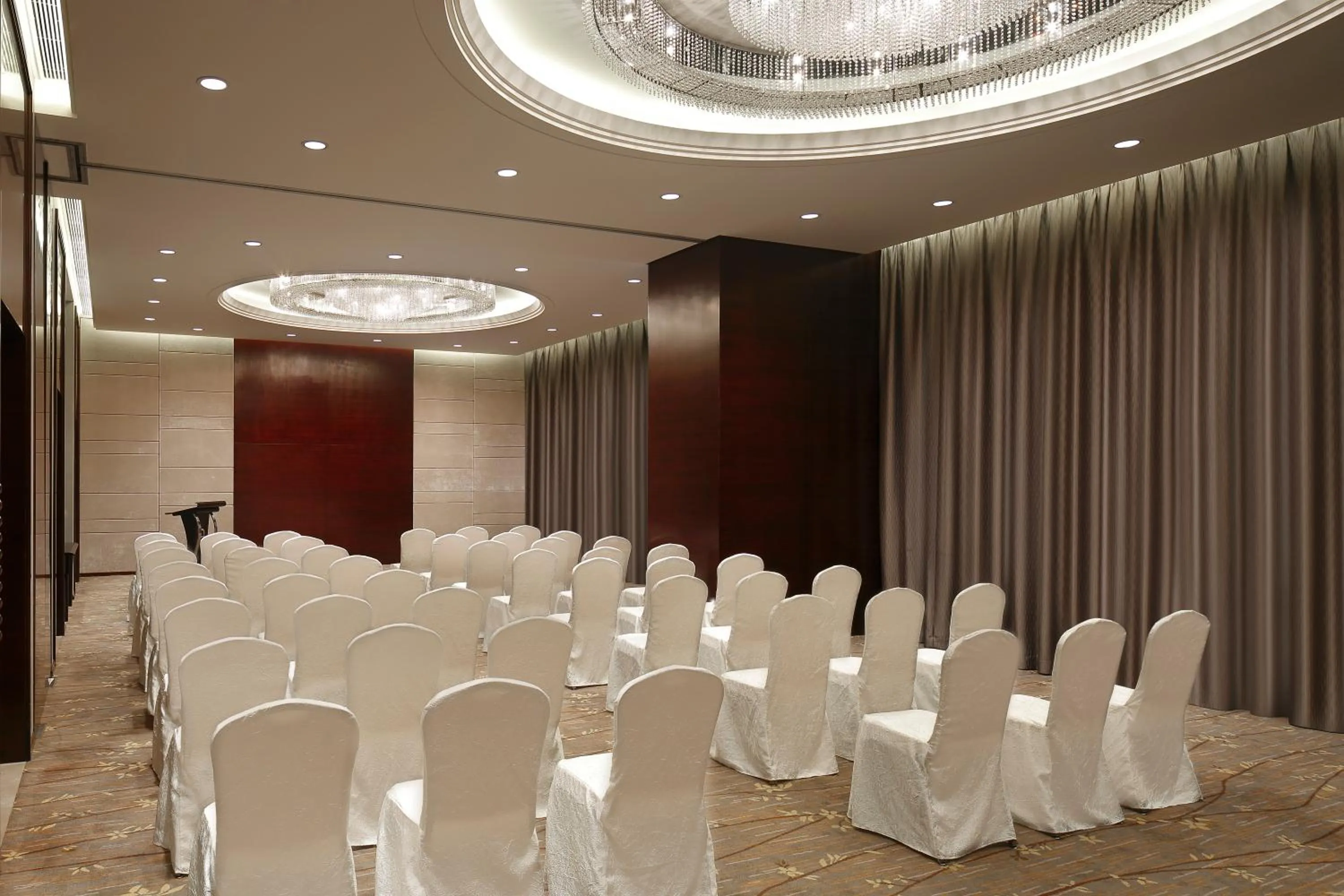 Banquet/Function facilities in The QUBE Hotel Shanghai -Close to Pudong International Airport and Disney Land