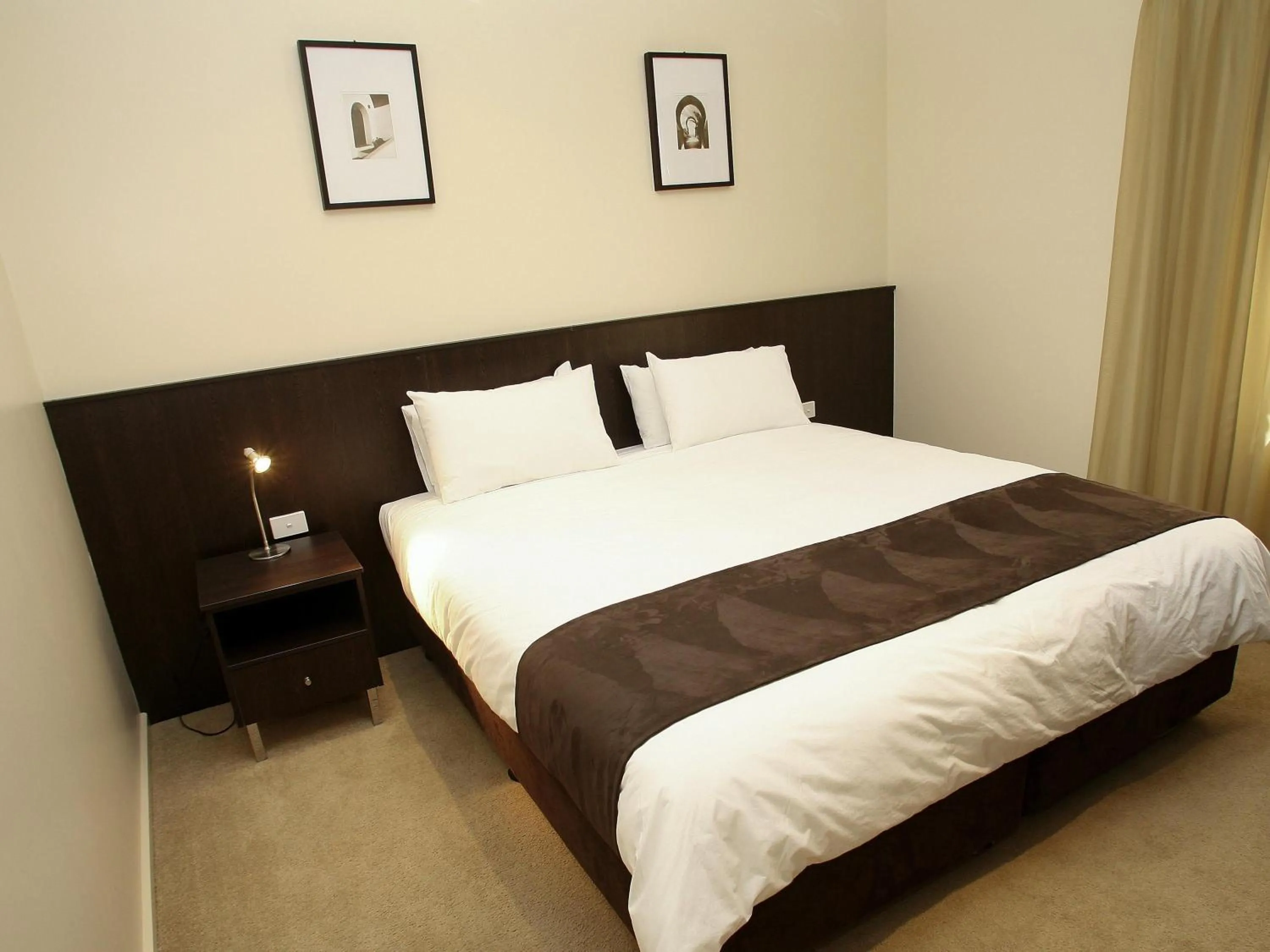 Bedroom, Bed in Mercure Hotel Mildura