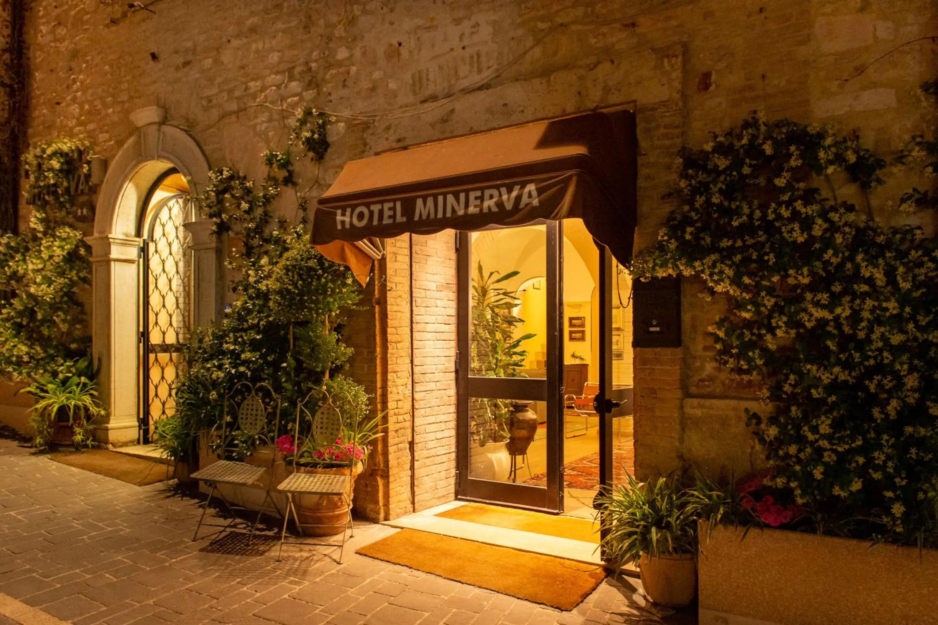 Facade/entrance in Hotel Minerva