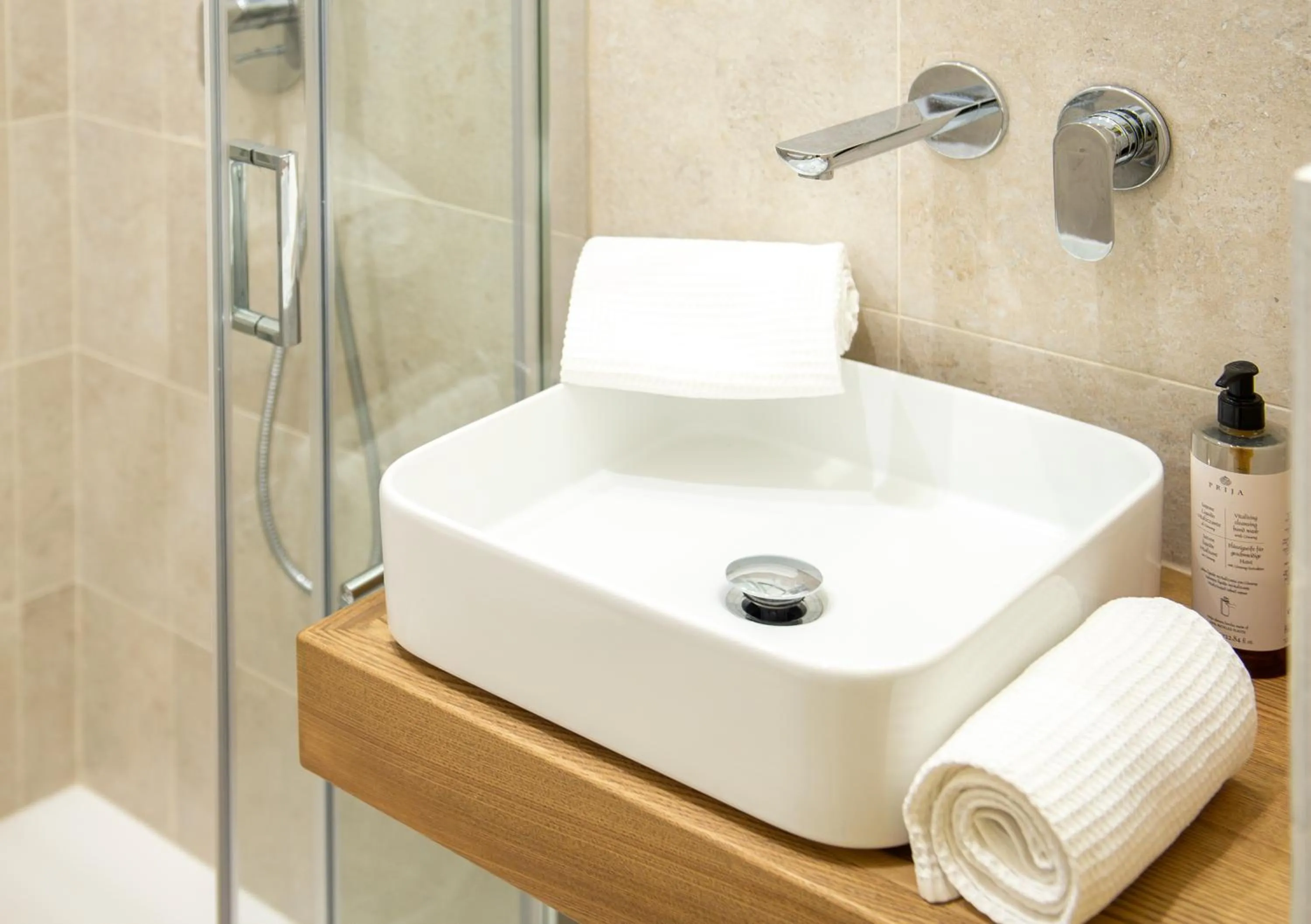 Shower in Hotel Minerva