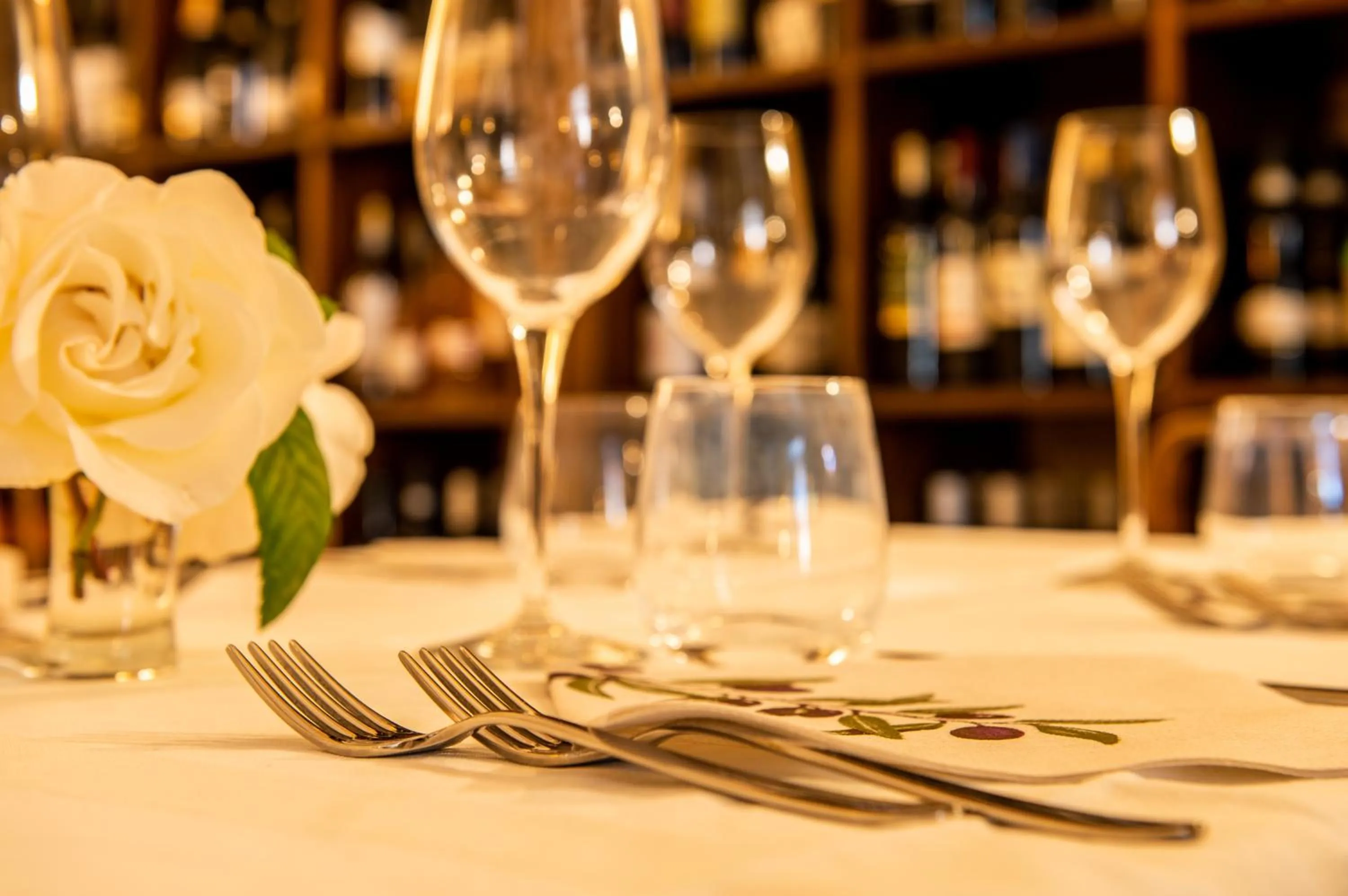 Restaurant/places to eat in Hotel Minerva