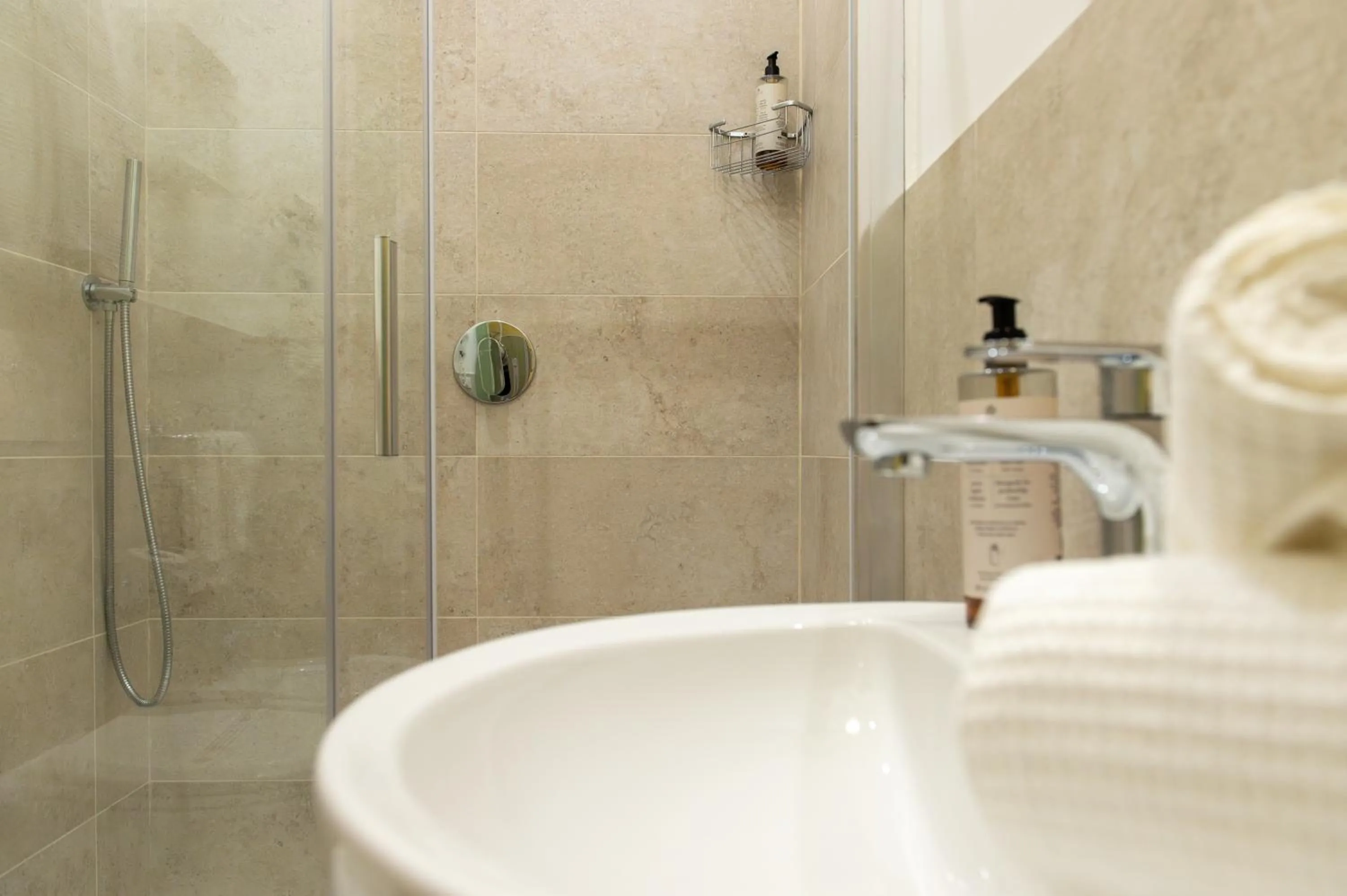 Shower in Hotel Minerva