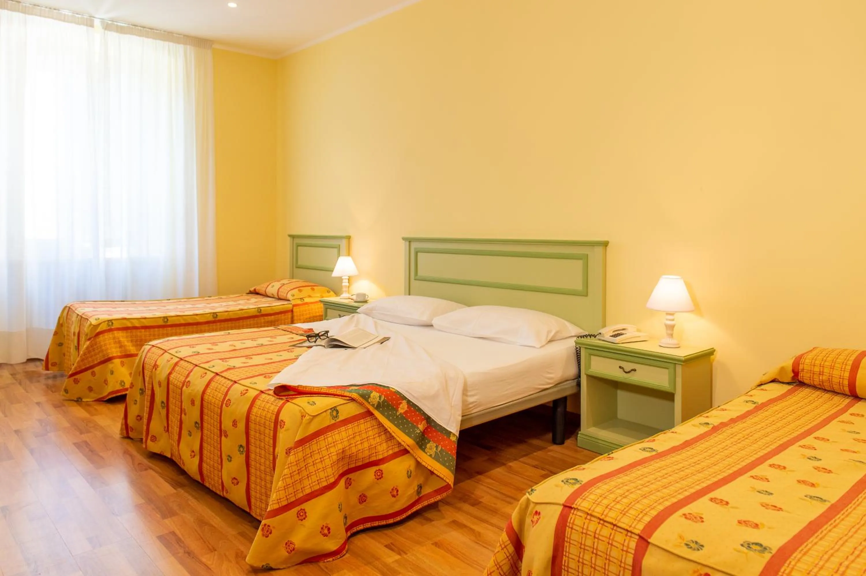 TV and multimedia, Bed in Hotel Minerva