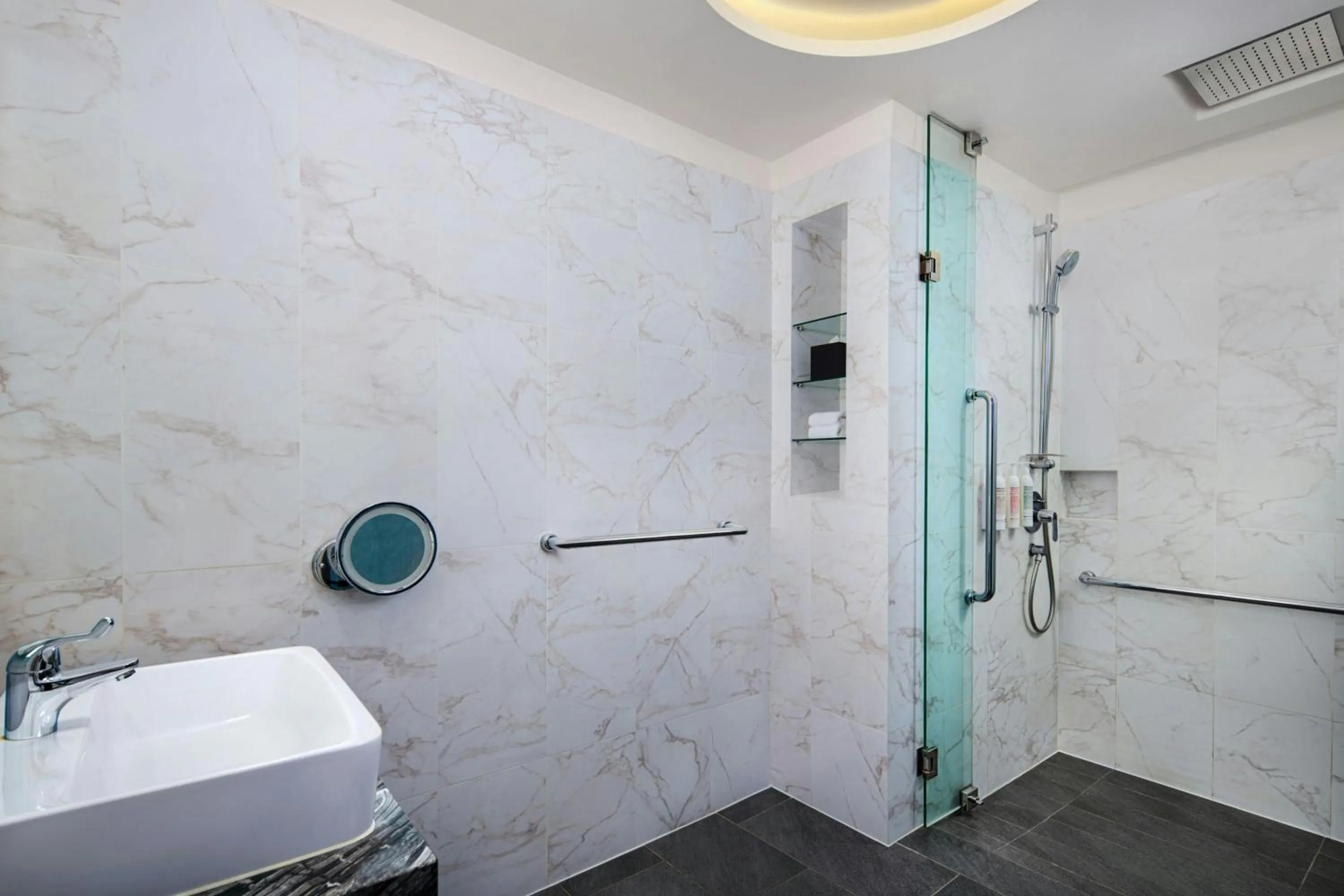 Bathroom in Le Méridien Kuala Lumpur