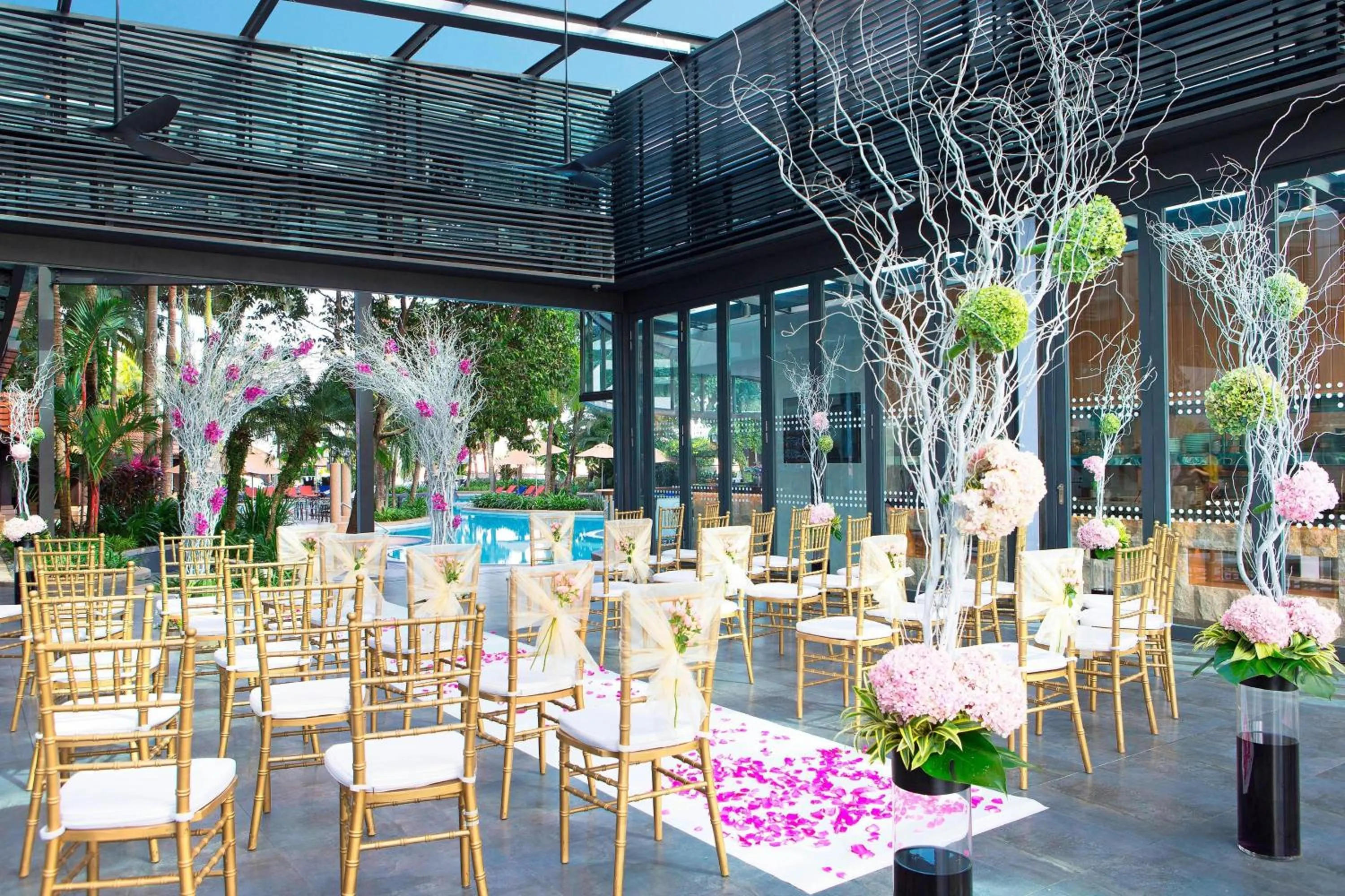 Swimming pool in Le Méridien Kuala Lumpur